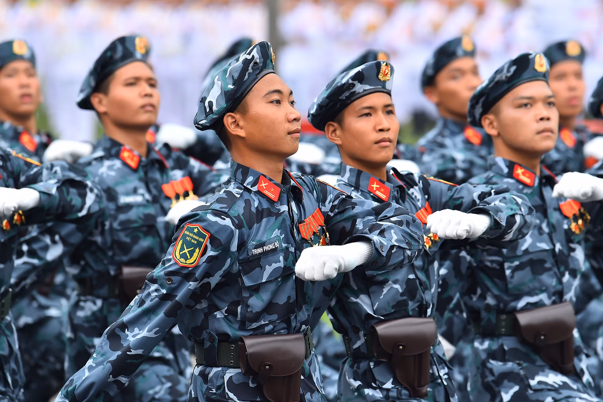 Ra đời trong thời kỳ khoa học công nghệ thông tin phát triển mạnh mẽ, Lực lượng tác chiến không gian mạng Quân đội nhân dân Việt Nam không ngừng phát triển, lớn mạnh; phối hợp chặt chẽ với cơ quan chức năng của các ban, bộ, ngành và địa phương đấu tranh với các thủ đoạn của các thế lực thù địch, bảo vệ chủ quyền quốc gia trên không gian mạng; bảo đảm an toàn tuyệt đối hệ thống thông tin quân sự, quốc phòng, hệ thống thông tin trọng điểm quốc gia, góp phần bảo vệ Tổ quốc từ sớm, từ xa. Ra đời trong thời kỳ khoa học công nghệ thông tin phát triển mạnh mẽ, Lực lượng tác chiến không gian mạng Quân đội nhân dân Việt Nam không ngừng phát triển, lớn mạnh; phối hợp chặt chẽ với cơ quan chức năng của các ban, bộ, ngành và địa phương đấu tranh với các thủ đoạn của các thế lực thù địch, bảo vệ chủ quyền quốc gia trên không gian mạng; bảo đảm an toàn tuyệt đối hệ thống thông tin quân sự, quốc phòng, hệ thống thông tin trọng điểm quốc gia, góp phần bảo vệ Tổ quốc từ sớm, từ xa.