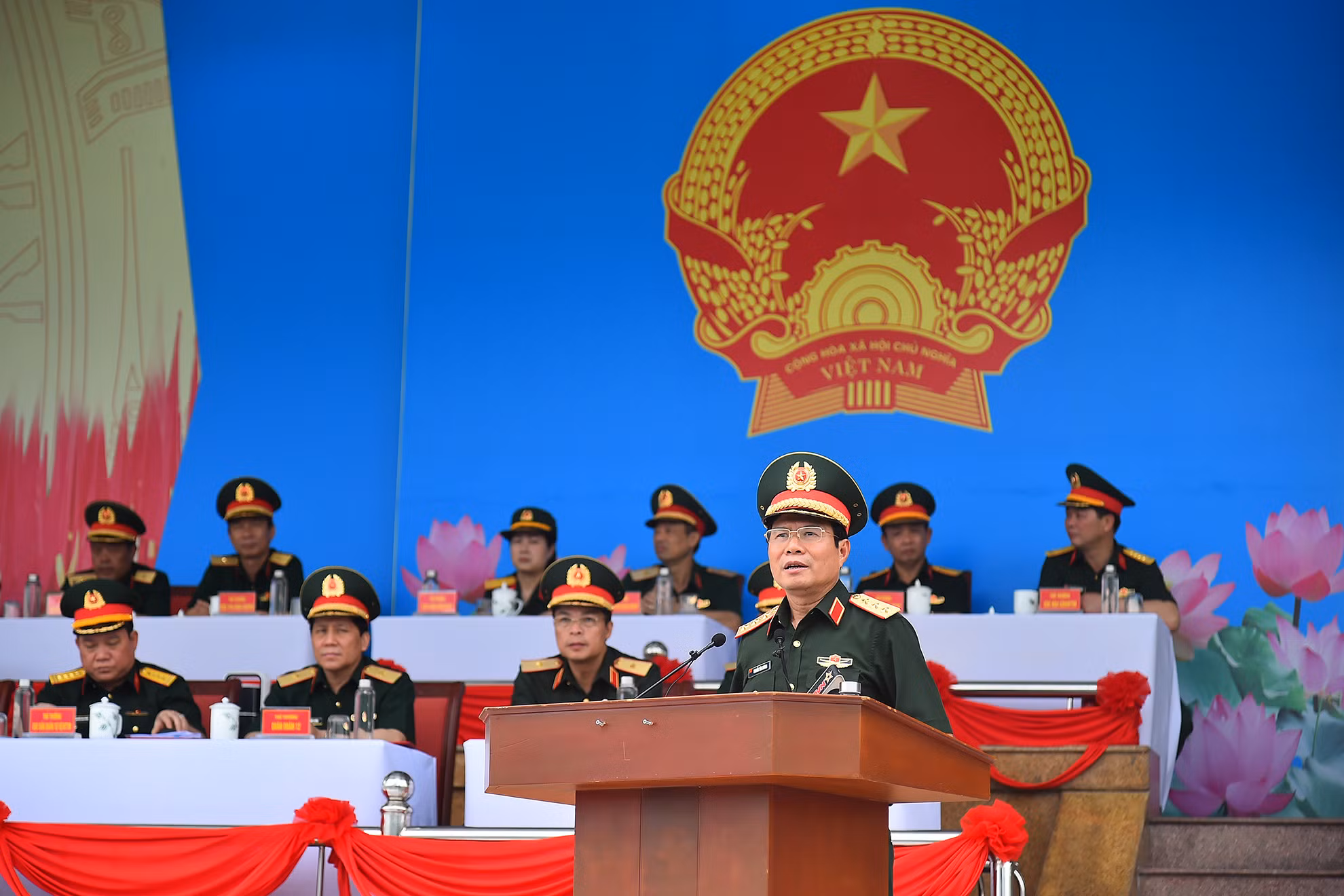 Tổng Tham mưu trưởng Quân đội nhân dân Việt Nam Nguyễn Tân Cương phát biểu chỉ đạo tại buổi tổng duyệt diễu binh, diễu hành Lễ kỷ niệm 70 năm Chiến thắng Điện Biên Phủ của lực lượng quân đội. Tổng Tham mưu trưởng Quân đội nhân dân Việt Nam Nguyễn Tân Cương phát biểu chỉ đạo tại buổi tổng duyệt diễu binh, diễu hành Lễ kỷ niệm 70 năm Chiến thắng Điện Biên Phủ của lực lượng quân đội.