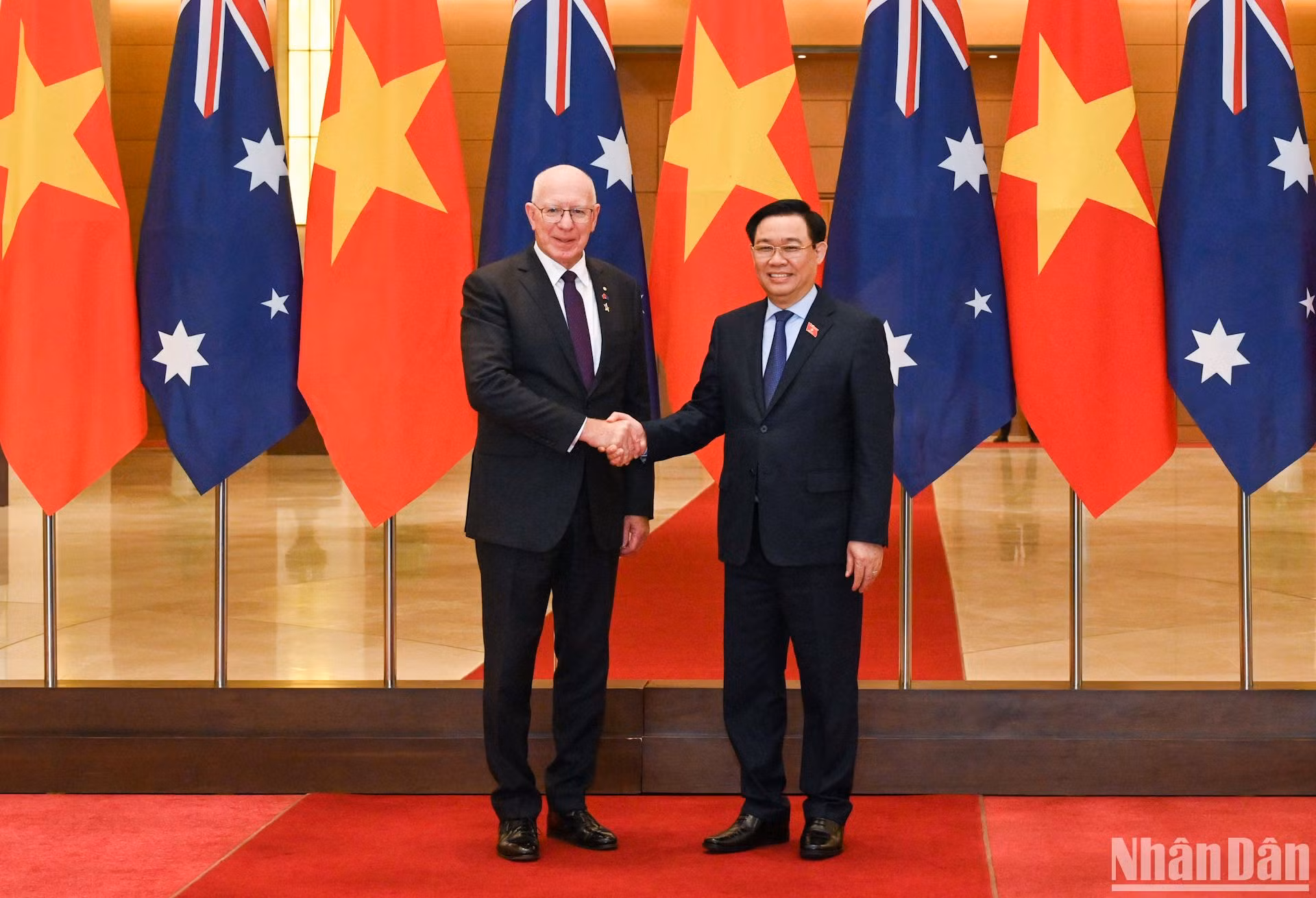 Chủ tịch Quốc hội Vương Đình Huệ và Toàn quyền Australia David Hurley tại buổi tiếp. Chủ tịch Quốc hội Vương Đình Huệ và Toàn quyền Australia David Hurley tại buổi tiếp.