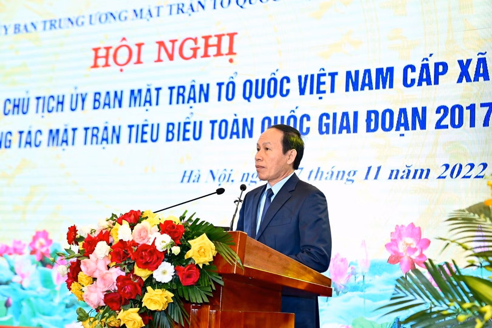 Đại diện Uỷ ban Trung ương Mặt trận Tổ quốc Việt Nam trình bày báo cáo tại hội nghị.