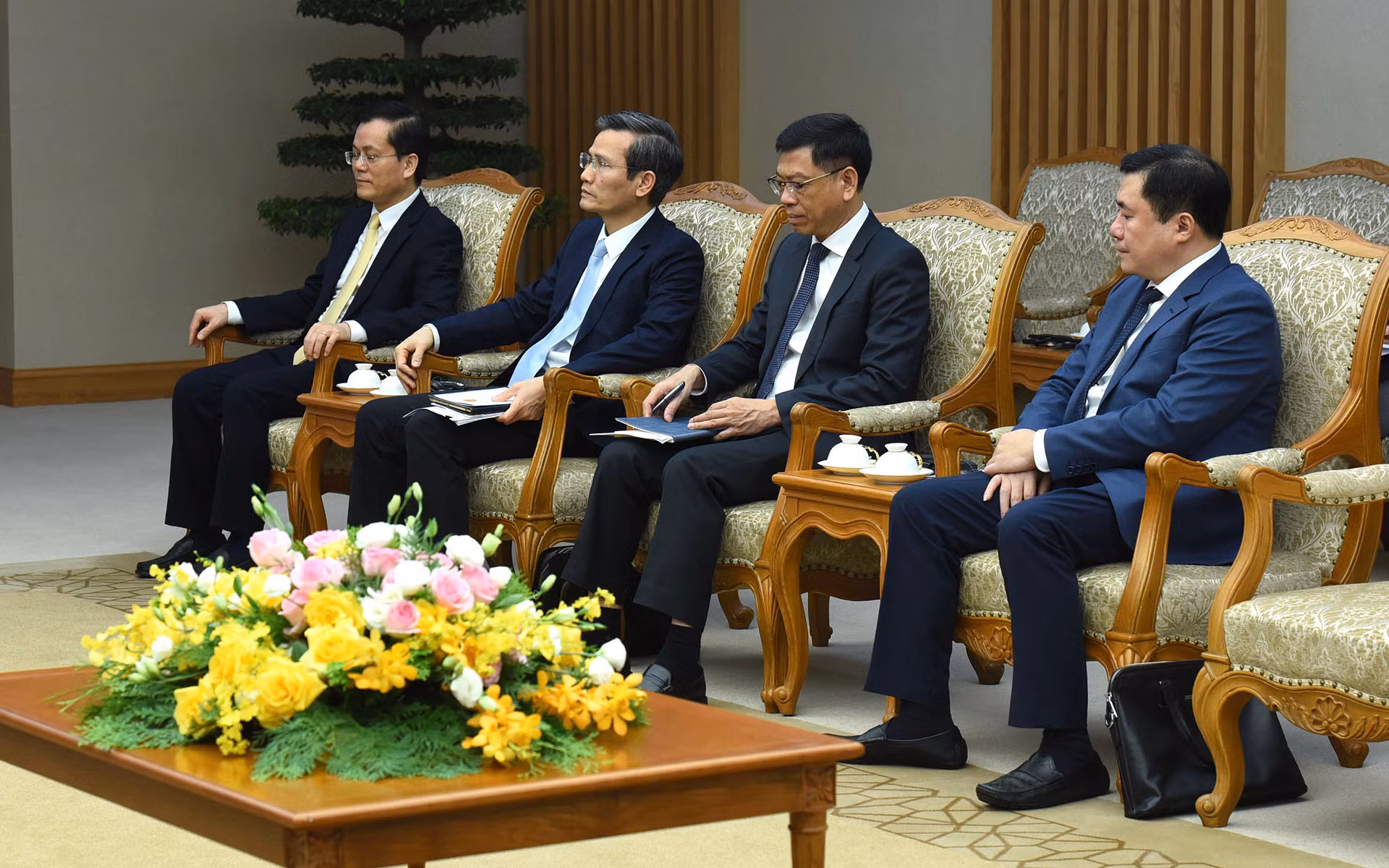 Đại diện lãnh đạo các bộ, ban ngành của Chính phủ Việt Nam cùng tham dự buổi tiếp.