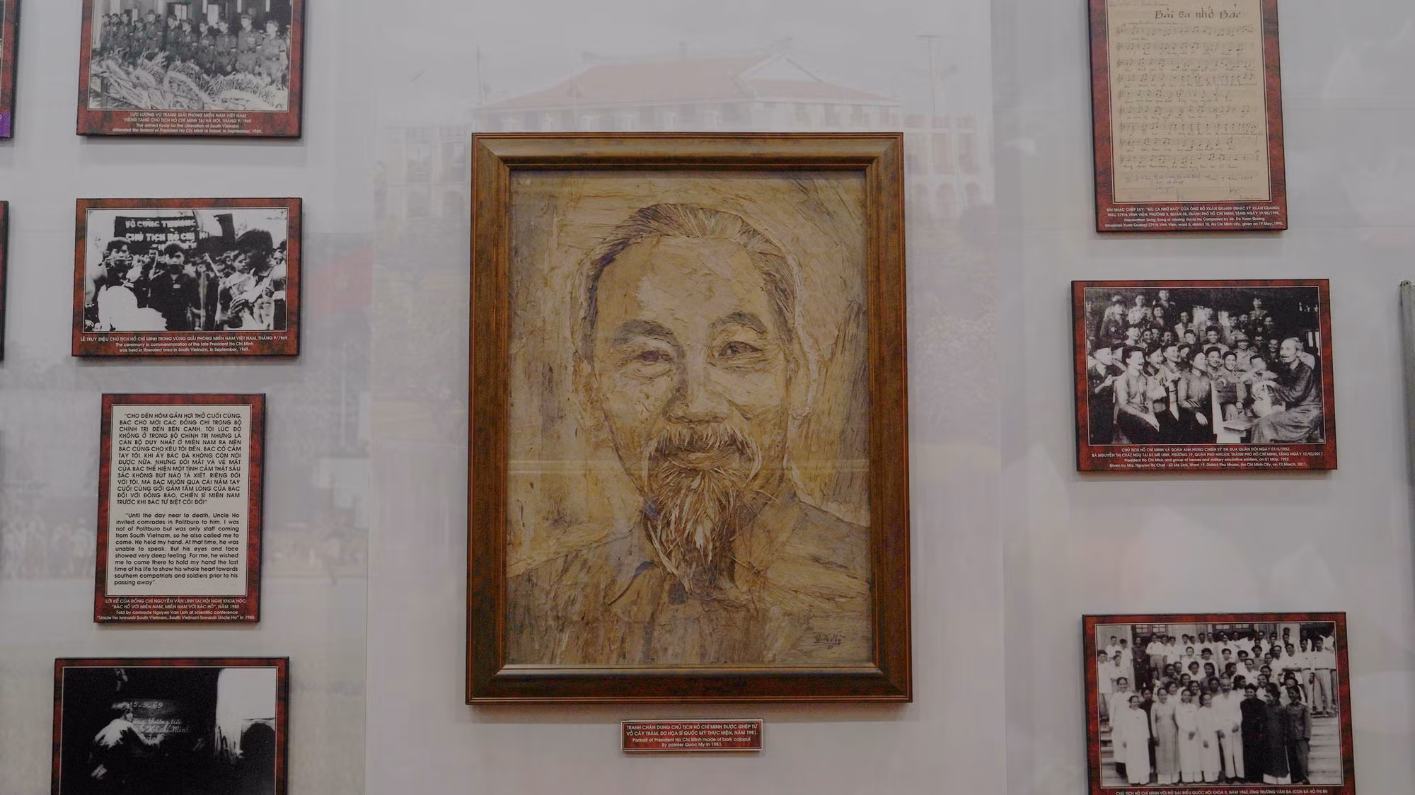Rất nhiều loại tranh, ảnh, kỷ vật cũng như vật dụng mang dấu ấn của Chủ tịch Hồ Chí Minh được trưng bày bên trong bảo tàng.