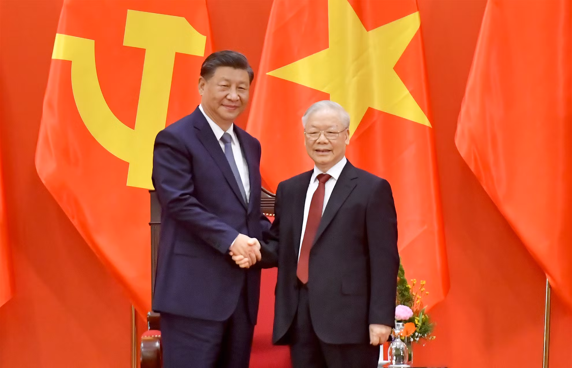 Tổng Bí thư Nguyễn Phú Trọng với Tổng Bí thư, Chủ tịch Trung Quốc Tập Cận Bình tại Gặp gỡ nhân sĩ hữu nghị và thế hệ trẻ Việt Nam-Trung Quốc, ngày 13/12.