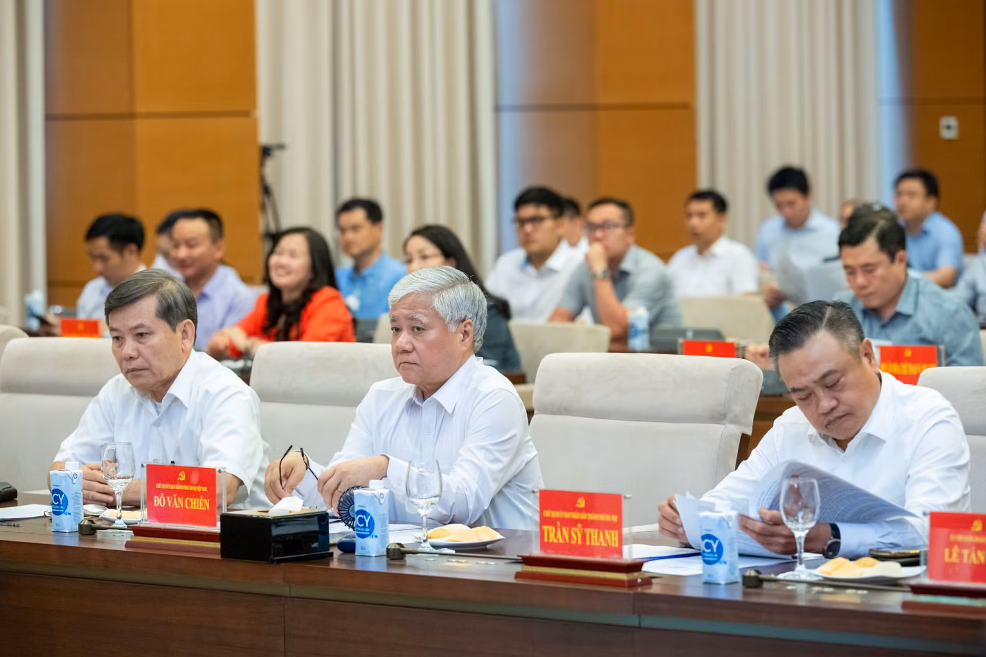 Chủ tịch Ủy ban Trung ương MTTQ Việt Nam Đỗ Văn Chiến và các đại biểu dự hội nghị.