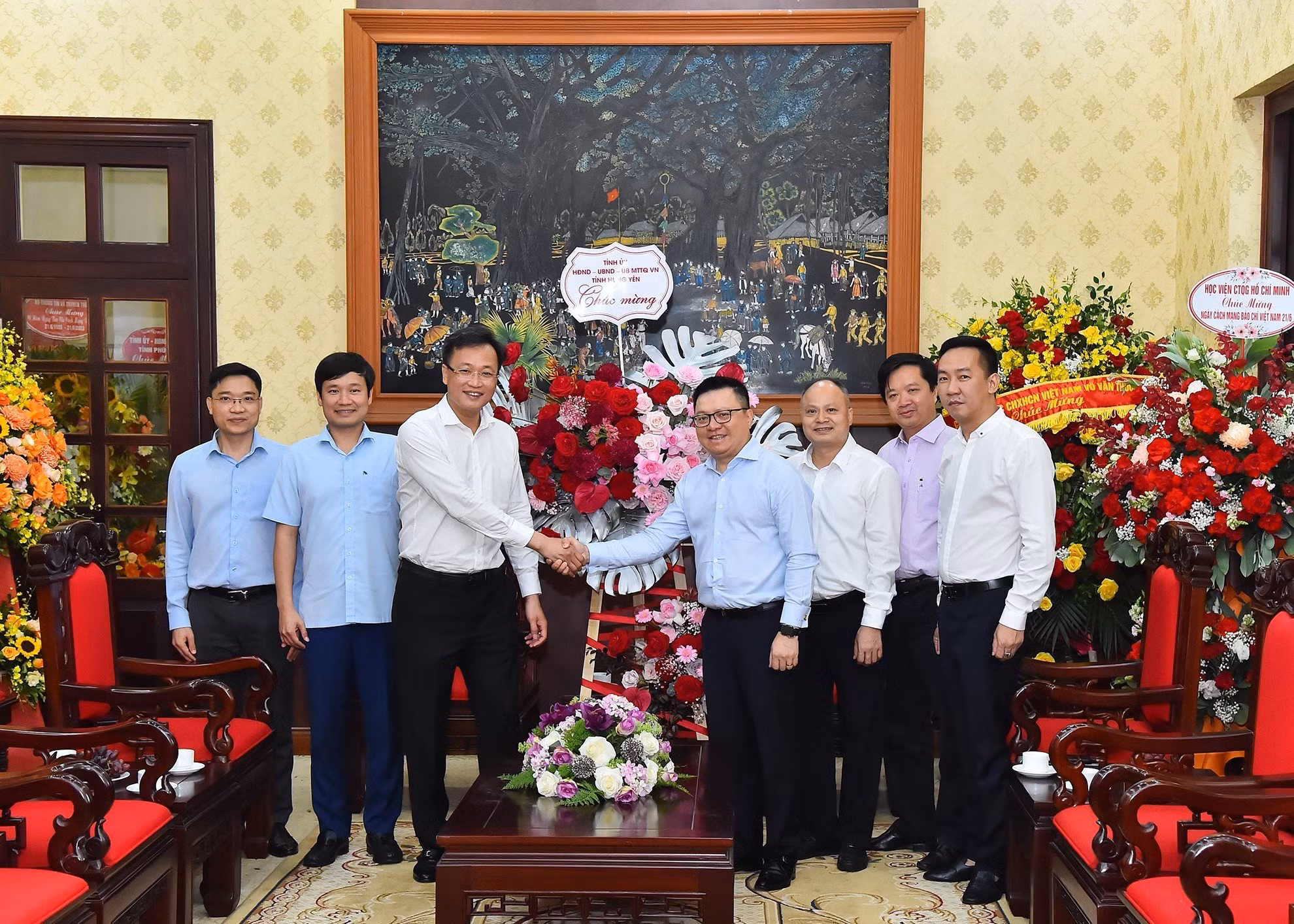 Nhân Ngày Báo chí cách mạng Việt Nam, Bí thư Tỉnh ủy Hưng Yên Nguyễn Hữu Nghĩa cũng gửi những lời chúc tốt đẹp nhất đến tập thể cán bộ, phóng viên, biên tập viên, nhân viên của Báo Nhân Dân. Bí thư Tỉnh ủy Hưng Yên chúc những người làm báo Nhân Dân luôn dồi dào sức khỏe, bản lĩnh, trí tuệ và liên tục phát triển. Nhân Ngày Báo chí cách mạng Việt Nam, Bí thư Tỉnh ủy Hưng Yên Nguyễn Hữu Nghĩa cũng gửi những lời chúc tốt đẹp nhất đến tập thể cán bộ, phóng viên, biên tập viên, nhân viên của Báo Nhân Dân. Bí thư Tỉnh ủy Hưng Yên chúc những người làm báo Nhân Dân luôn dồi dào sức khỏe, bản lĩnh, trí tuệ và liên tục phát triển.