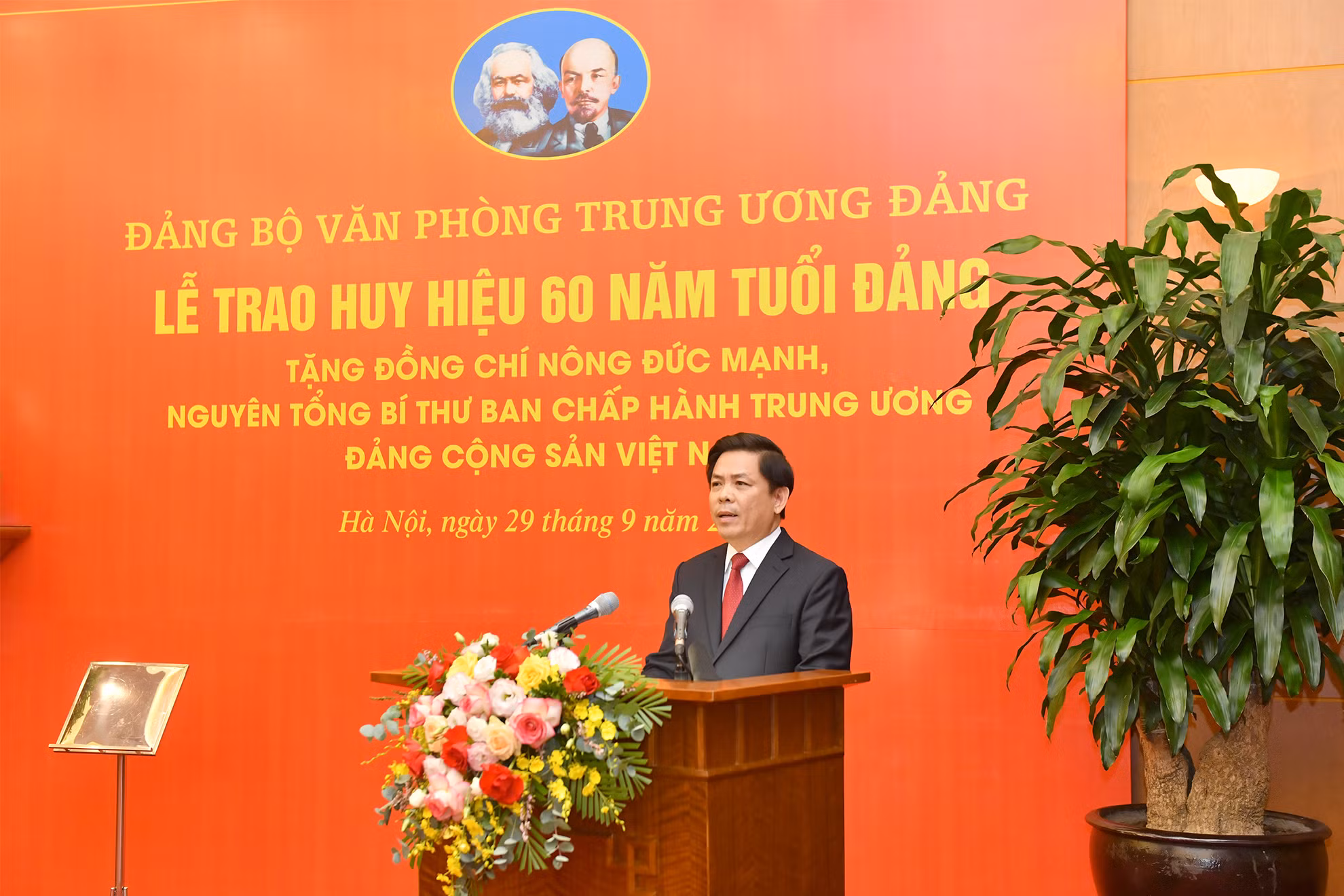 Đồng chí Nguyễn Văn Thể, Bí thư Đảng ủy Khối các cơ quan Trung ương phát biểu tại buổi lễ.