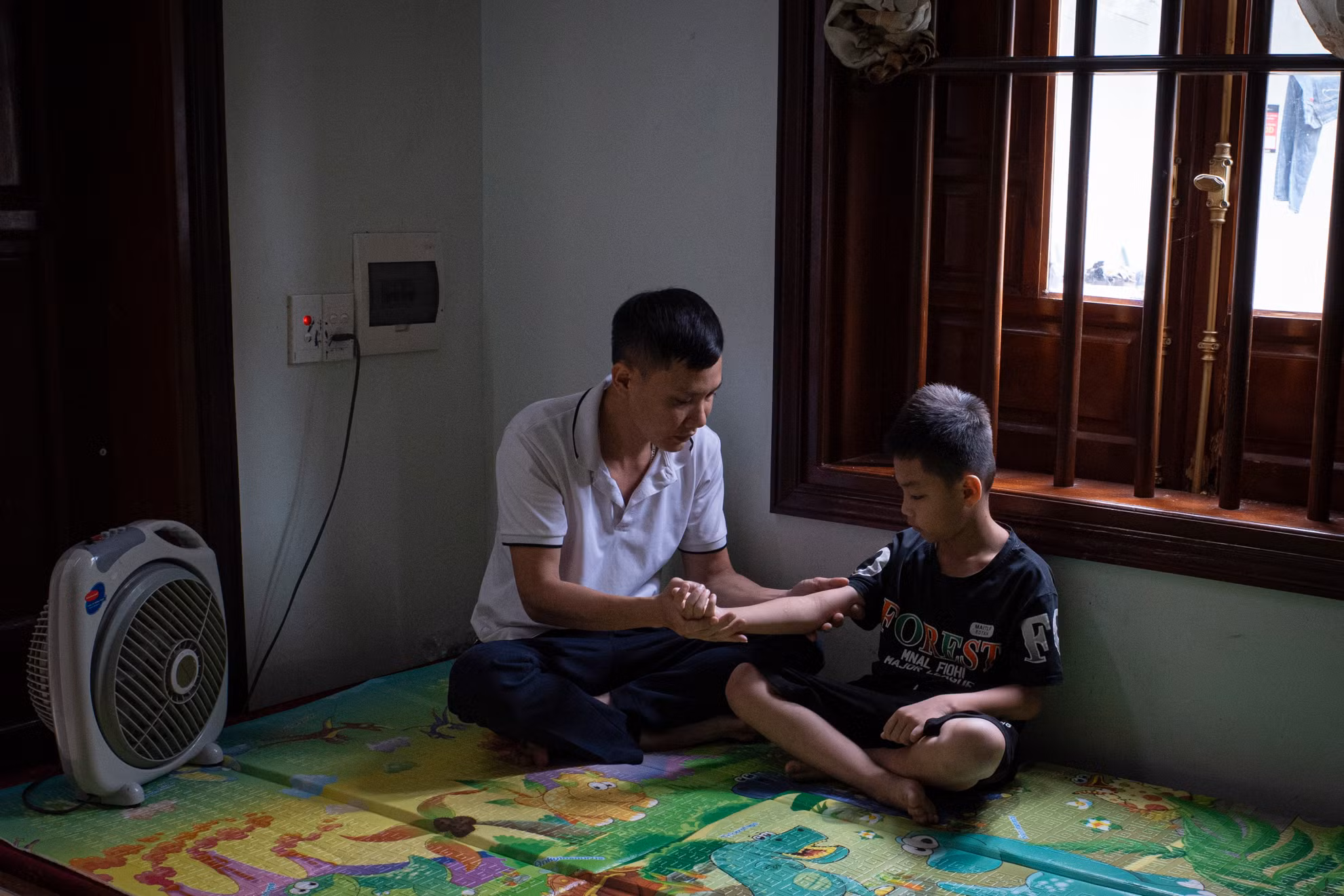 Bệnh nhi Nguyễn Quốc Khánh (10 tuổi) đã trở lại cuộc sống bình thường sau khi được các y bác sĩ thăm khám và phẫu thuật năm 2023. Với phương châm “khởi nguồn trao yêu thương”, CLB nhân đạo Sala mong muốn kịp thời chia sẻ, trợ giúp cho những hoàn cảnh khó khăn để họ có cuộc sống ngày càng tốt đẹp hơn.