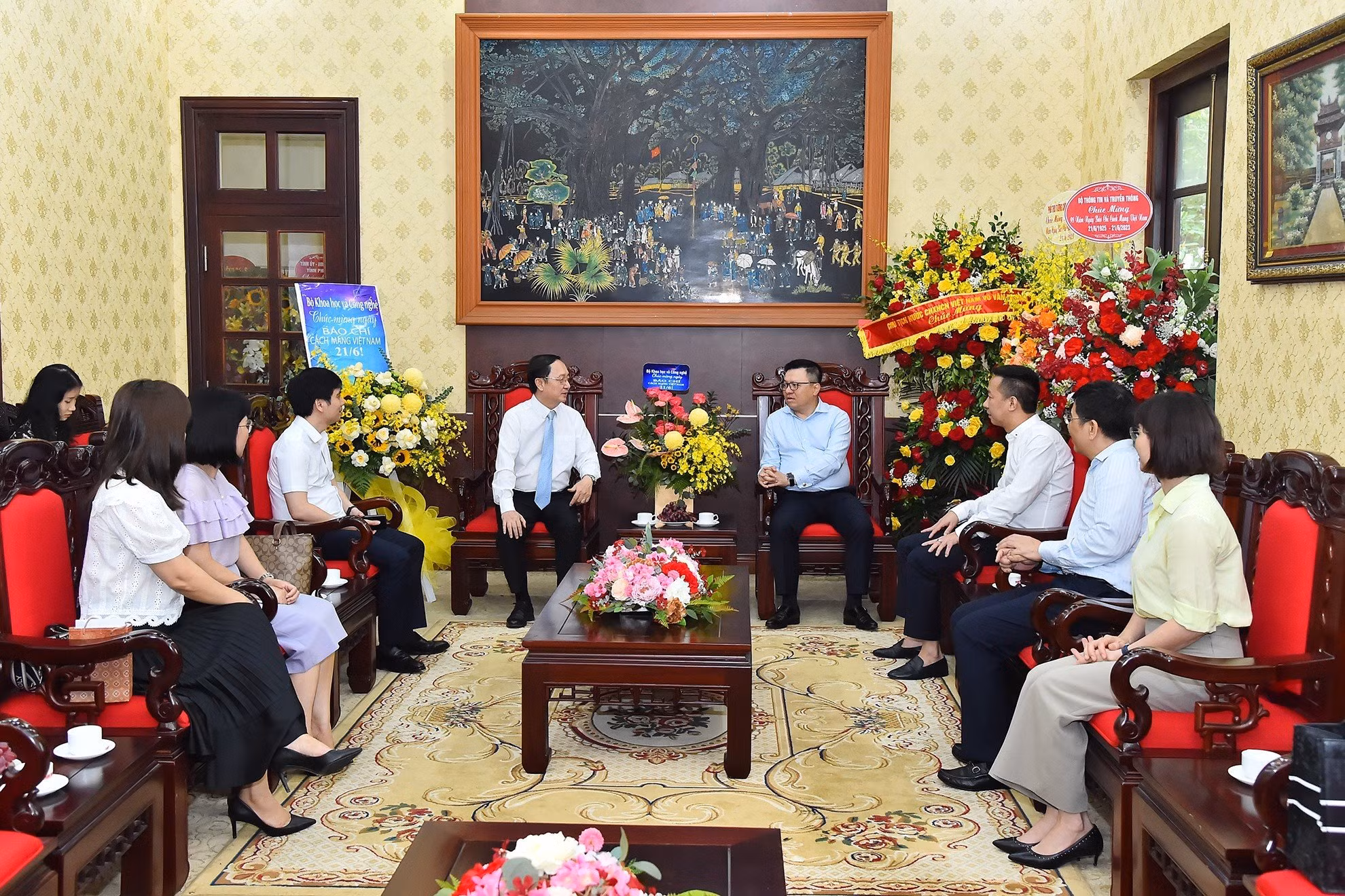 Cùng ngày, Bộ trưởng Khoa học và Công nghệ Huỳnh Thành Đạt cũng đến thăm và chúc mừng Báo Nhân Dân. Với nhiều thay đổi về công nghệ, Bộ trưởng Huỳnh Thành Đạt mong Báo Nhân Dân sẽ cung cấp được nhiều dòng thông tin kịp thời, hấp dẫn và mang tính giải pháp cho bạn đọc. Cùng ngày, Bộ trưởng Khoa học và Công nghệ Huỳnh Thành Đạt cũng đến thăm và chúc mừng Báo Nhân Dân. Với nhiều thay đổi về công nghệ, Bộ trưởng Huỳnh Thành Đạt mong Báo Nhân Dân sẽ cung cấp được nhiều dòng thông tin kịp thời, hấp dẫn và mang tính giải pháp cho bạn đọc.