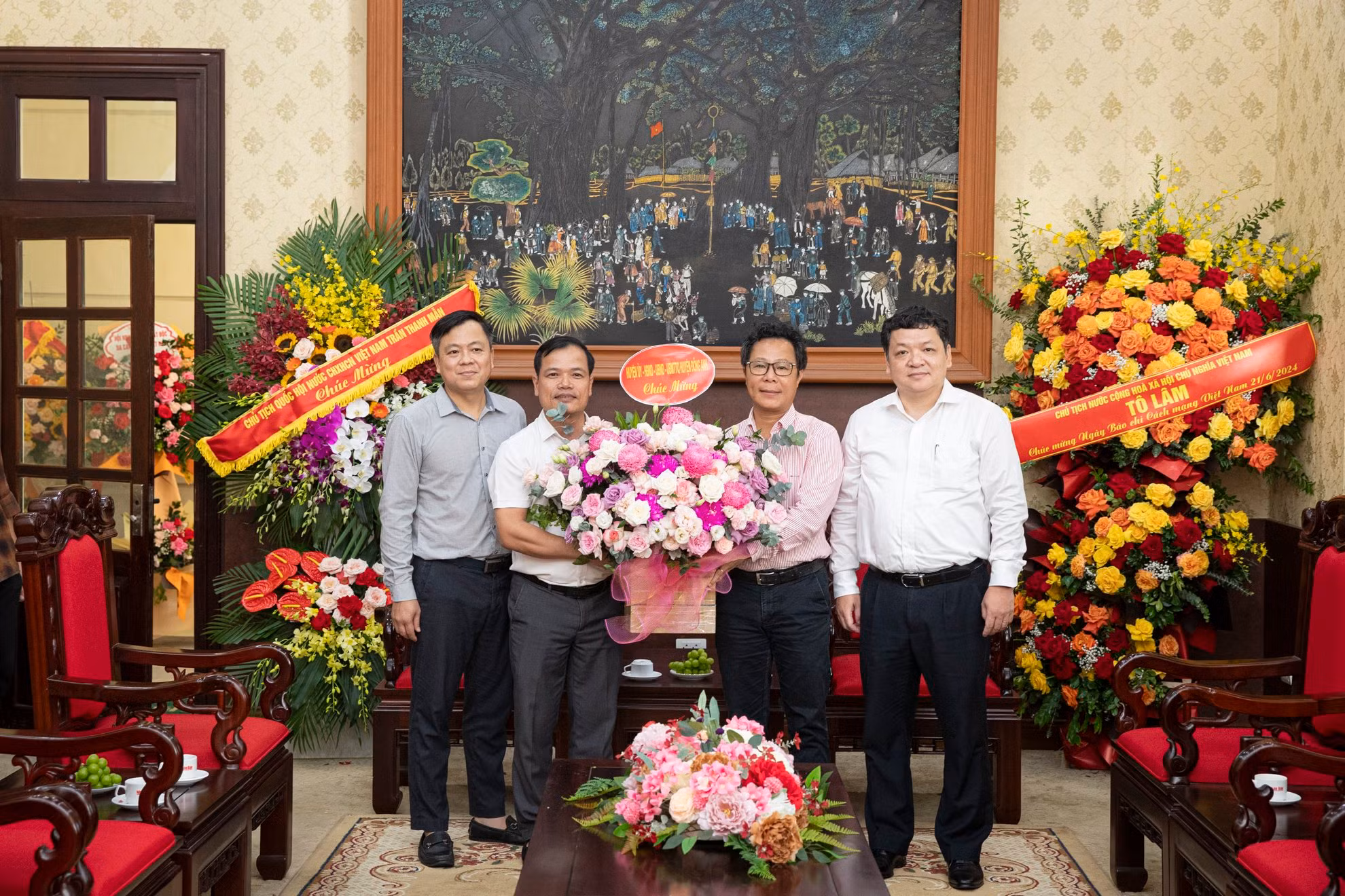 Huyện ủy, Hội đồng nhân dân, Ủy Ban nhân dân, Ủy ban Mặt trận Tổ quốc huyện Đông Anh chúc mừng Báo Nhân Dân. Huyện ủy, Hội đồng nhân dân, Ủy Ban nhân dân, Ủy ban Mặt trận Tổ quốc huyện Đông Anh chúc mừng Báo Nhân Dân.