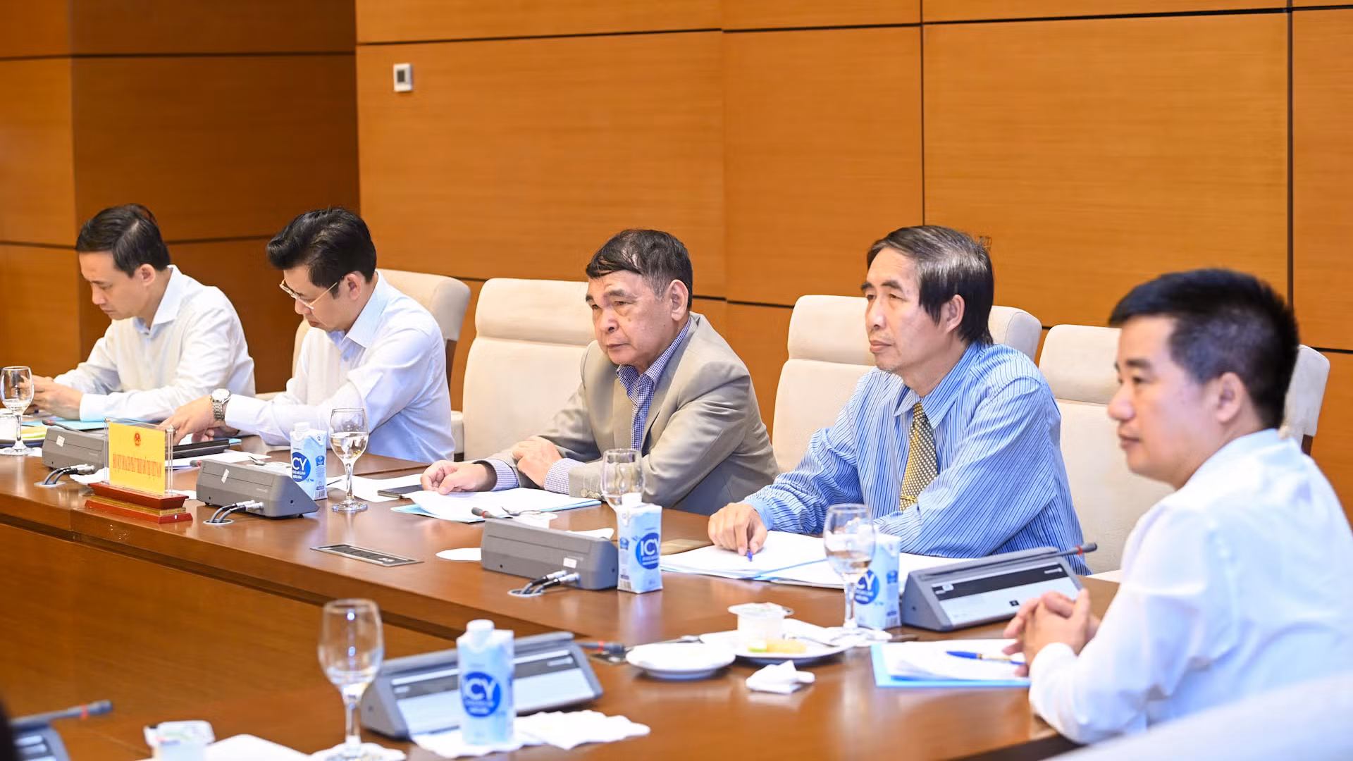 Các chuyên gia, nhà khoa học dự buổi gặp mặt.