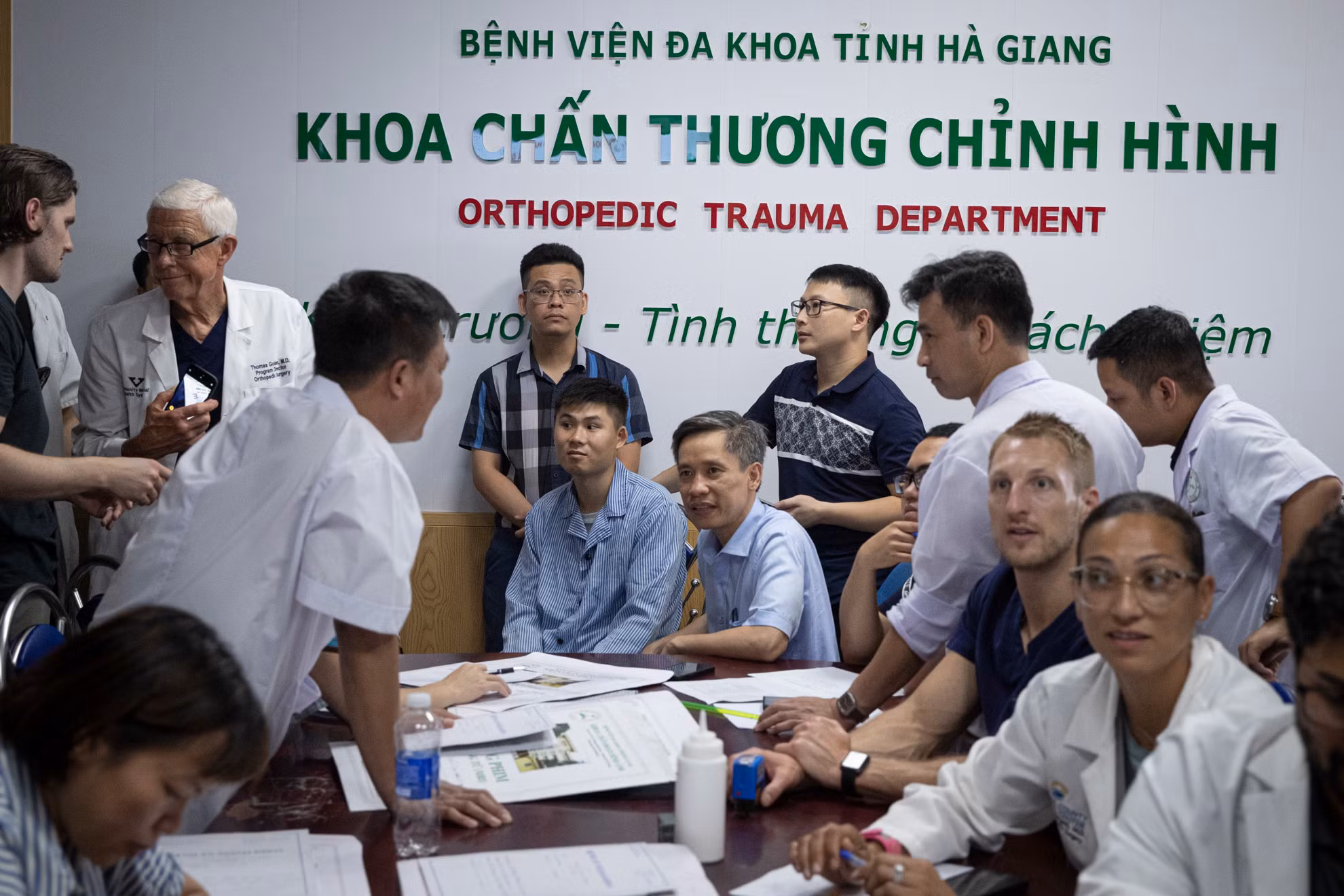 Câu lạc bộ (CLB) nhân đạo Sala là một nhóm thiện nguyện phi lợi nhuận thành lập năm 2010, hạt nhân là các y bác sĩ của Bệnh viện Hữu nghị Việt Đức. CLB hoạt động với mục đích là khám, chữa trị miễn phí cho các trường hợp trẻ em và người có hoàn cảnh khó khăn mắc các bệnh lý về chấn thương, chỉnh hình, khuyết tật hệ vận động.