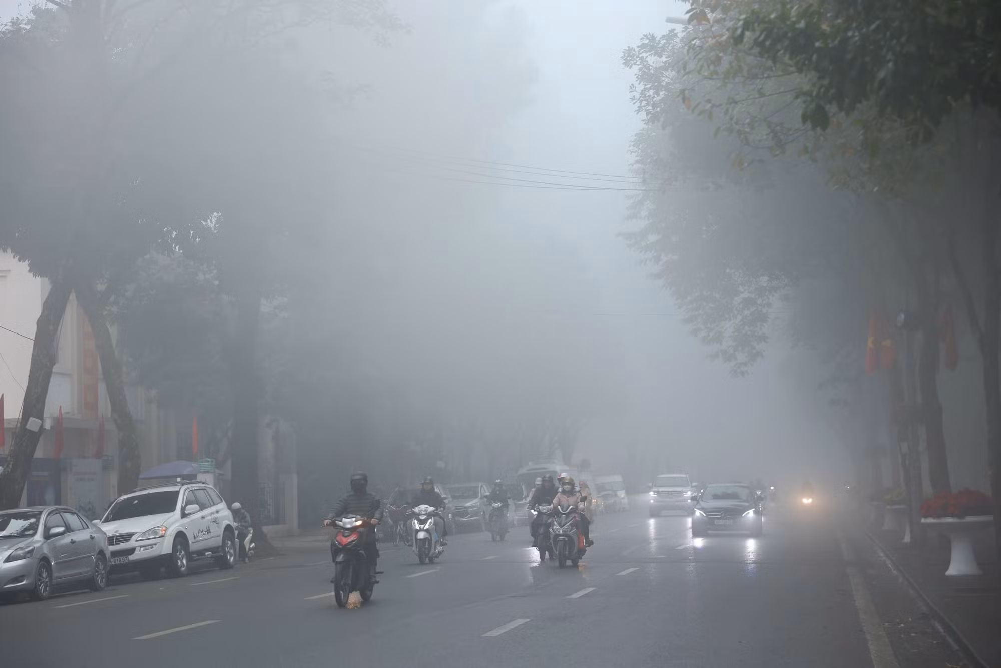 Vấn đề ô nhiễm không khí cần được giải quyết thông qua việc tăng cường phối hợp liên vùng, liên ngành. Vấn đề ô nhiễm không khí cần được giải quyết thông qua việc tăng cường phối hợp liên vùng, liên ngành.