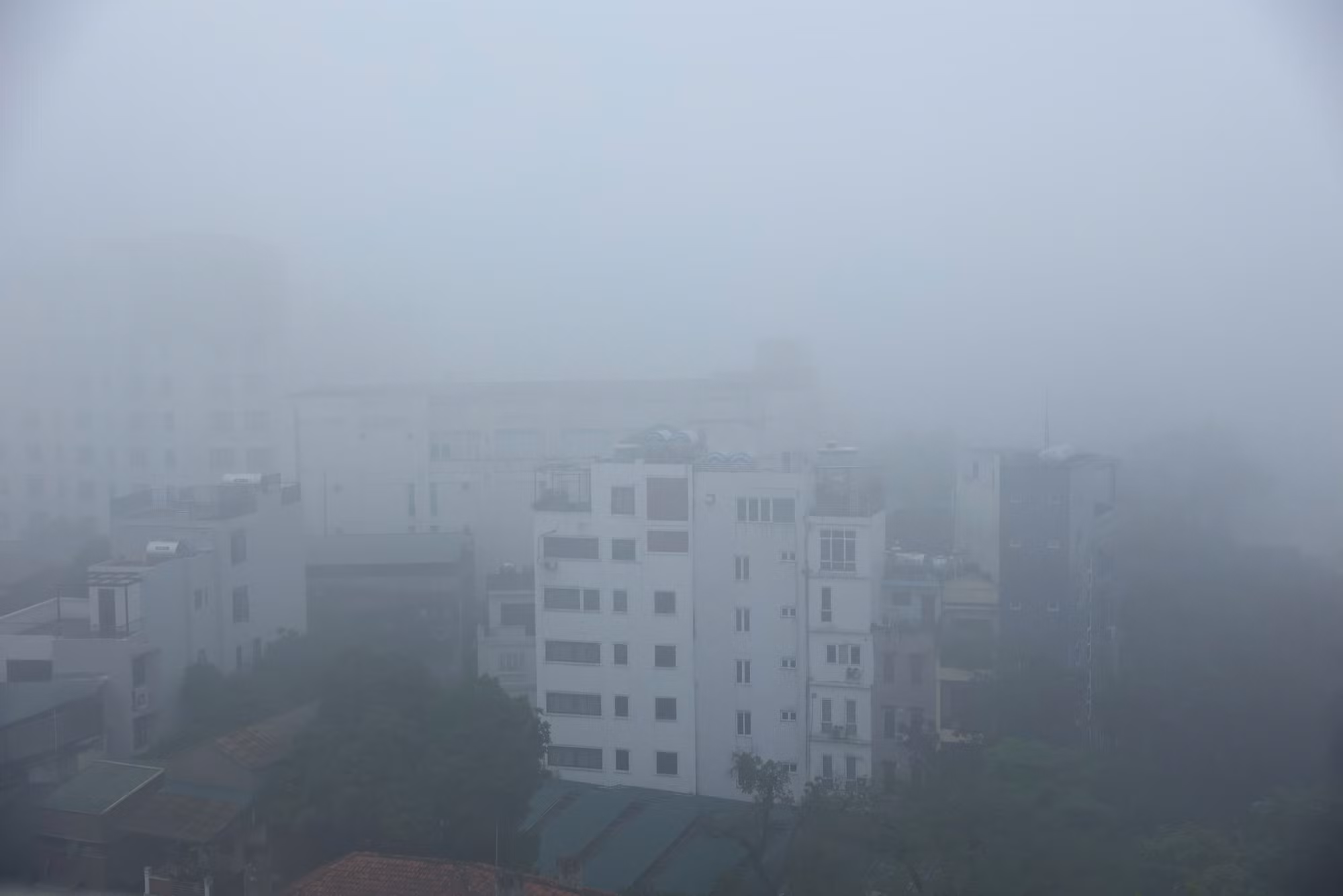 Biến đổi khí hậu hay việc quy hoạch phát triển đô thị chưa đồng bộ, thiếu lồng ghép giải pháp bảo vệ môi trường, nhận thức của một bộ phận không nhỏ người dân... đang là thách thức lớn với sự phát triển đô thị văn minh.