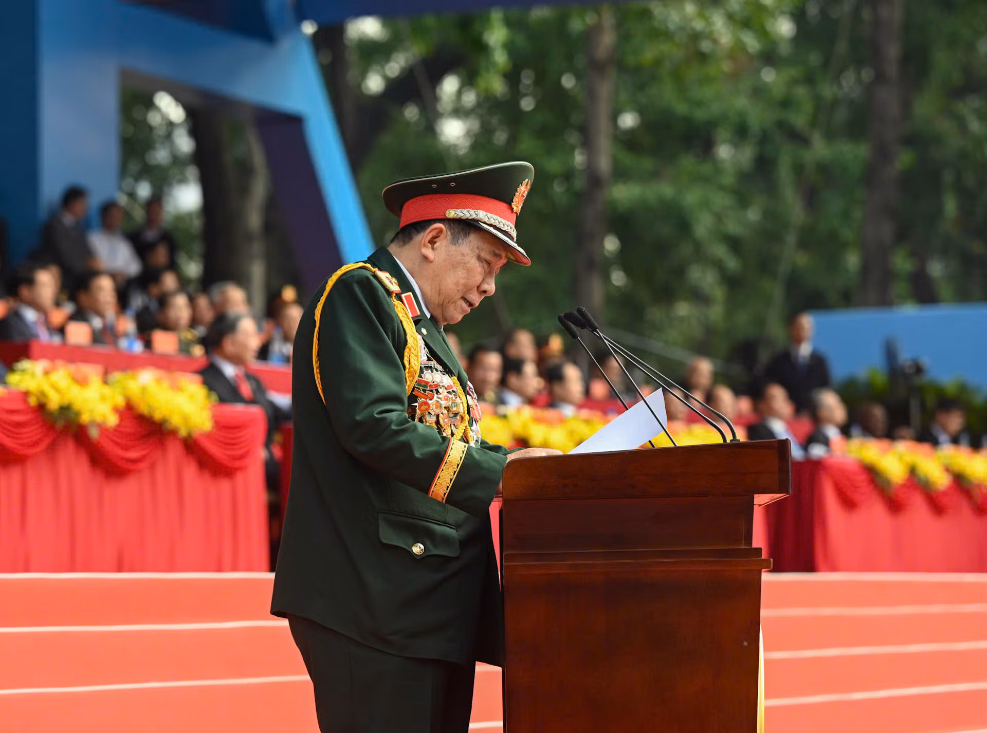 Thiếu tướng Trần Ngọc Thổ, nguyên tham mưu trưởng Quân khu 7, đại diện cựu chiến binh, đại diện lực lượng tham gia chiến dịch Hồ Chí Minh phát biểu tại lễ kỷ niệm.