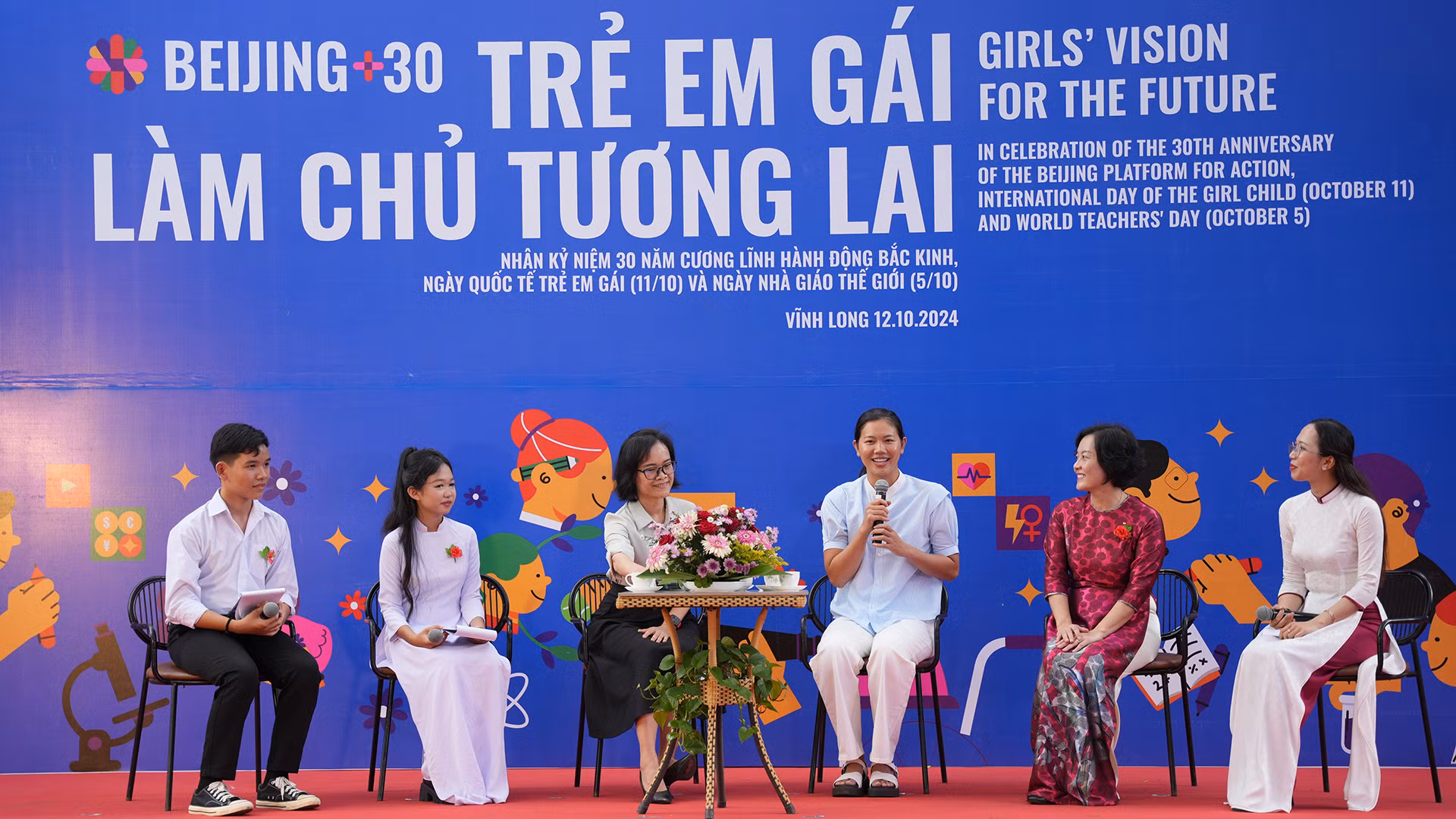 Tọa đàm truyền cảm hứng cho các bạn trẻ, nhất là trẻ em gái. (Ảnh: UN Women Việt Nam) Tọa đàm truyền cảm hứng cho các bạn trẻ, nhất là trẻ em gái. (Ảnh: UN Women Việt Nam)