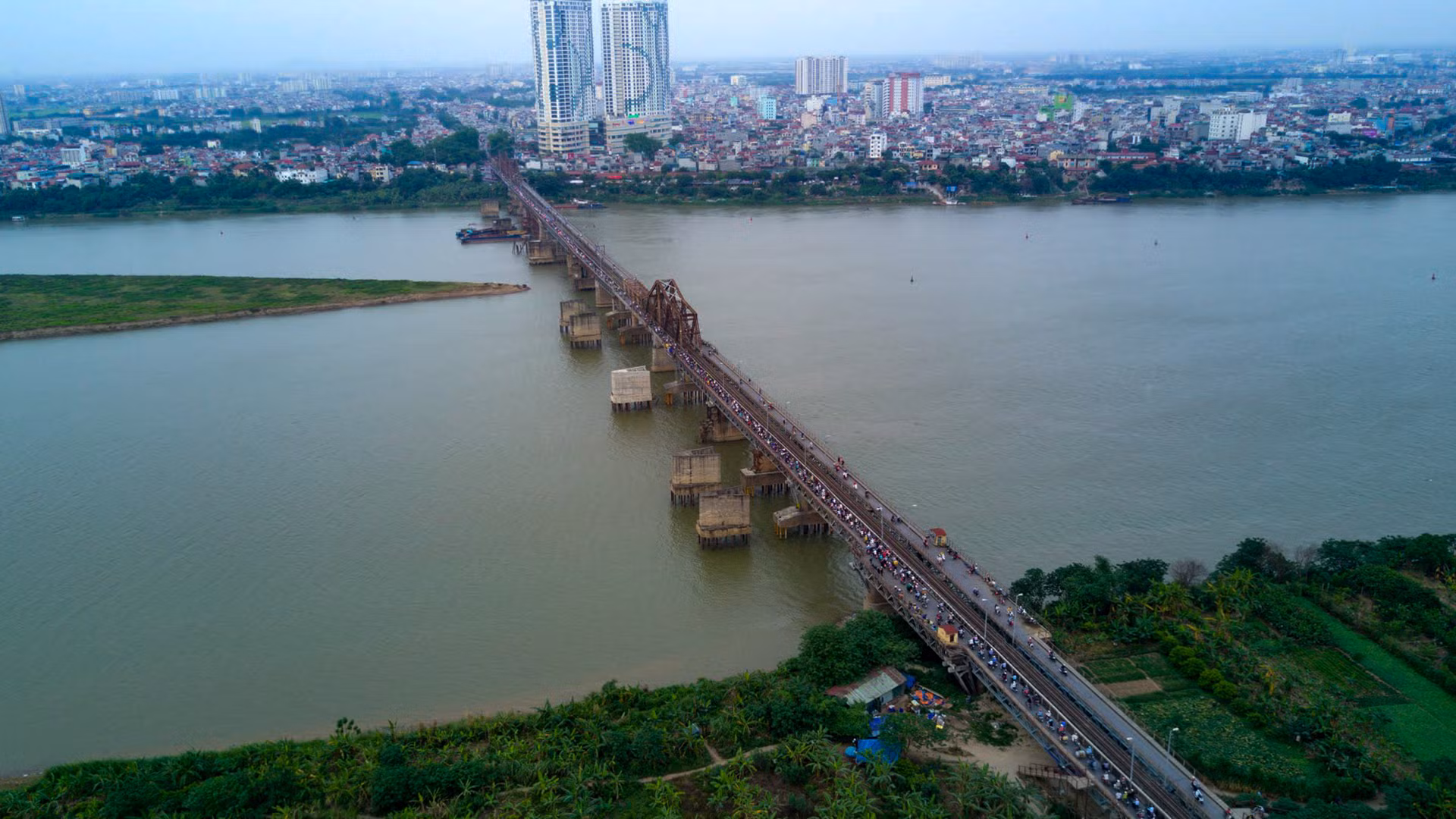 Hình ảnh cầu Long Biên ngày nay. (Ảnh: THẾ ĐẠI)