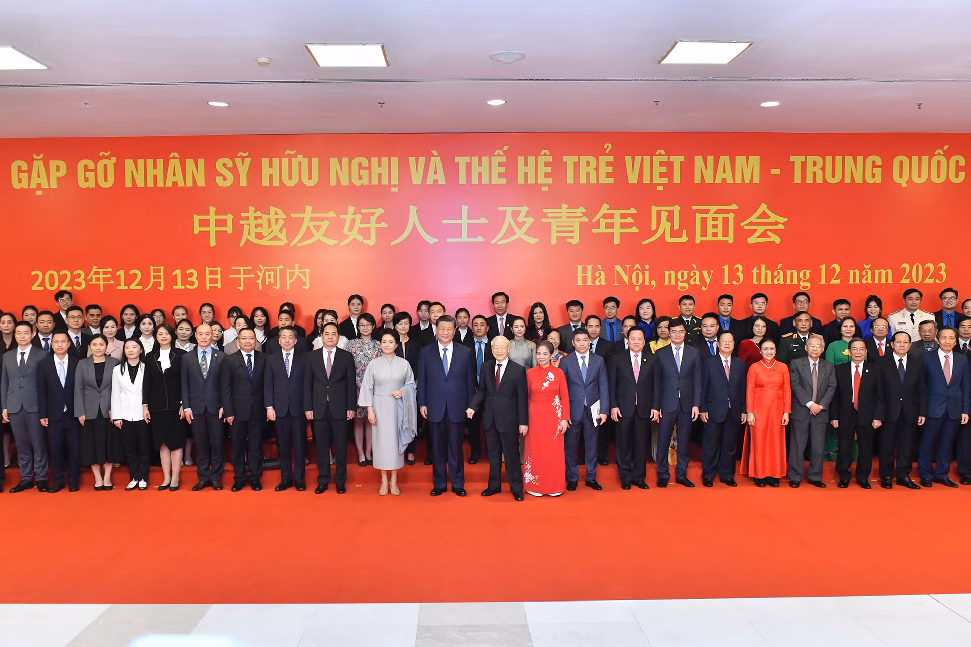 Tổng Bí thư Nguyễn Phú Trọng và Phu nhân, Tổng Bí thư, Chủ tịch Trung Quốc Tập Cận Bình và Phu nhân cùng các đại biểu tham dự Gặp gỡ nhân sĩ hữu nghị và thế hệ trẻ Việt Nam-Trung Quốc.