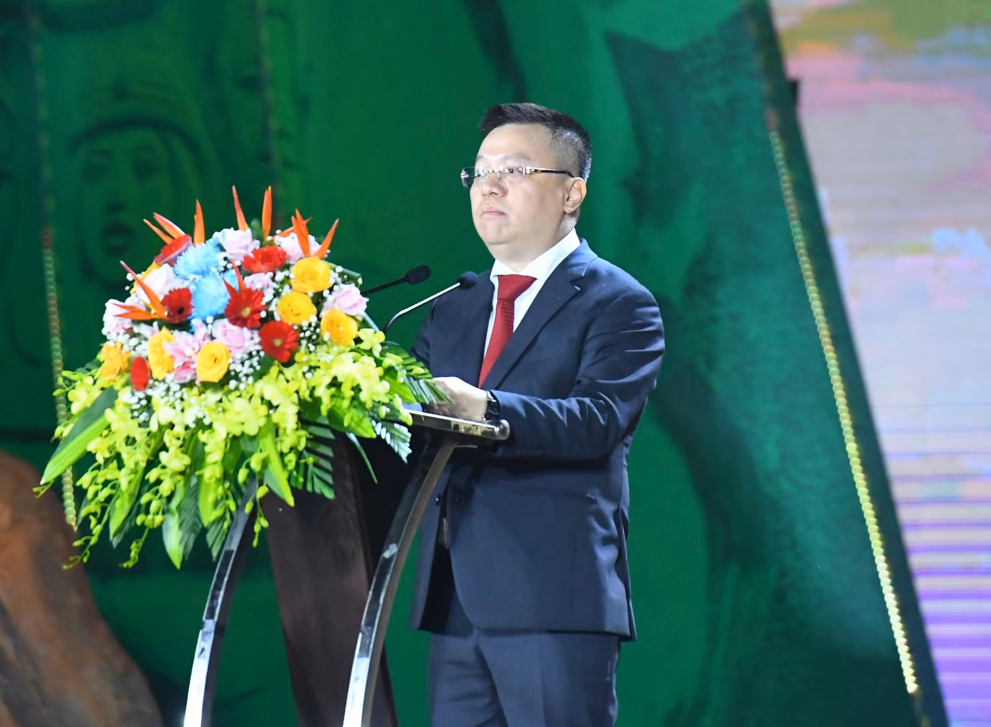 Đồng chí Lê Quốc Minh, Ủy viên Trung ương Đảng, Tổng Biên tập Báo Nhân Dân, Phó Trưởng Ban Tuyên giáo Trung ương, Chủ tịch Hội Nhà báo Việt Nam phát biểu.