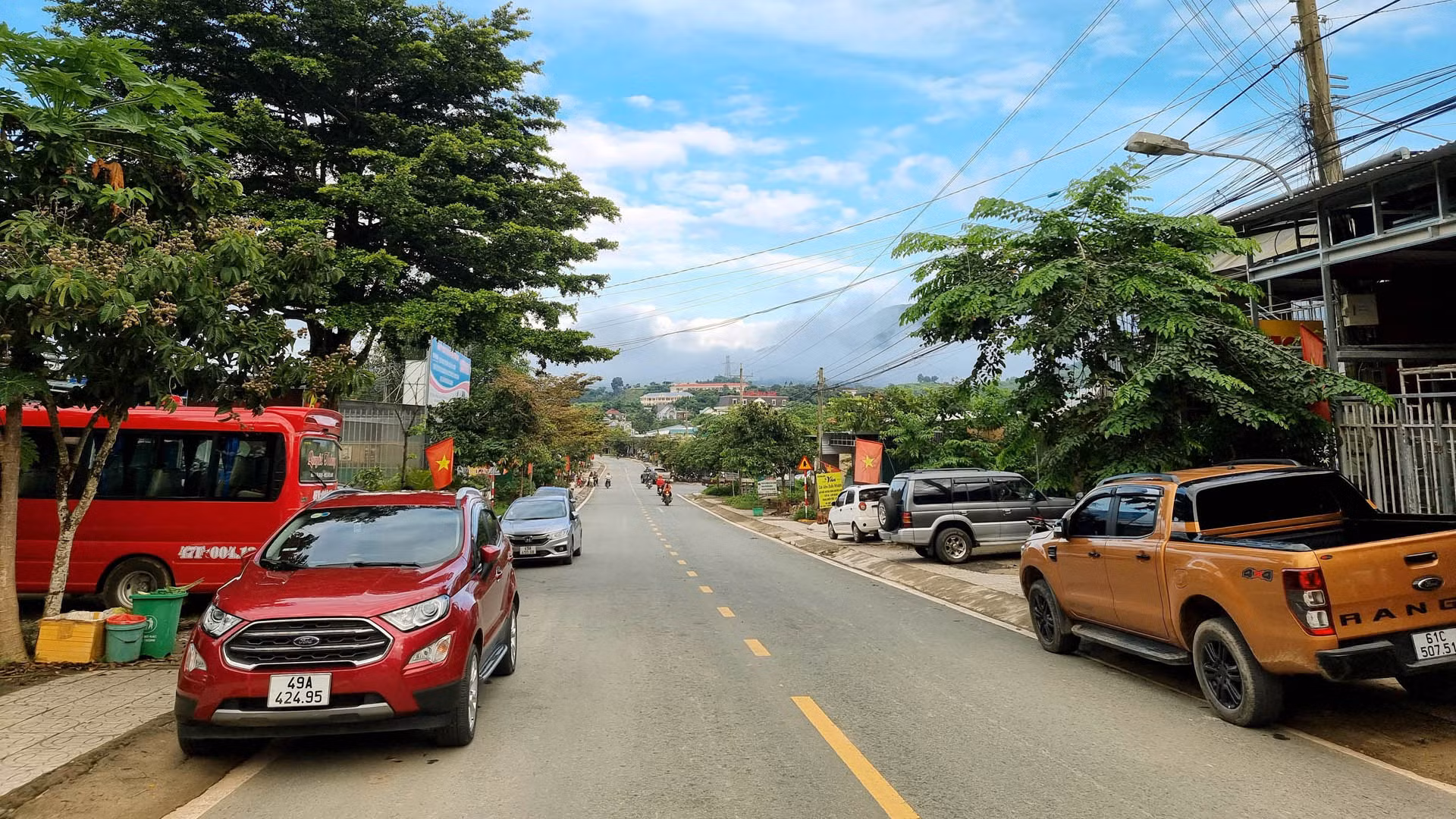 Cung đường chạy dọc trung tâm huyện Đam Rông. Cung đường chạy dọc trung tâm huyện Đam Rông.