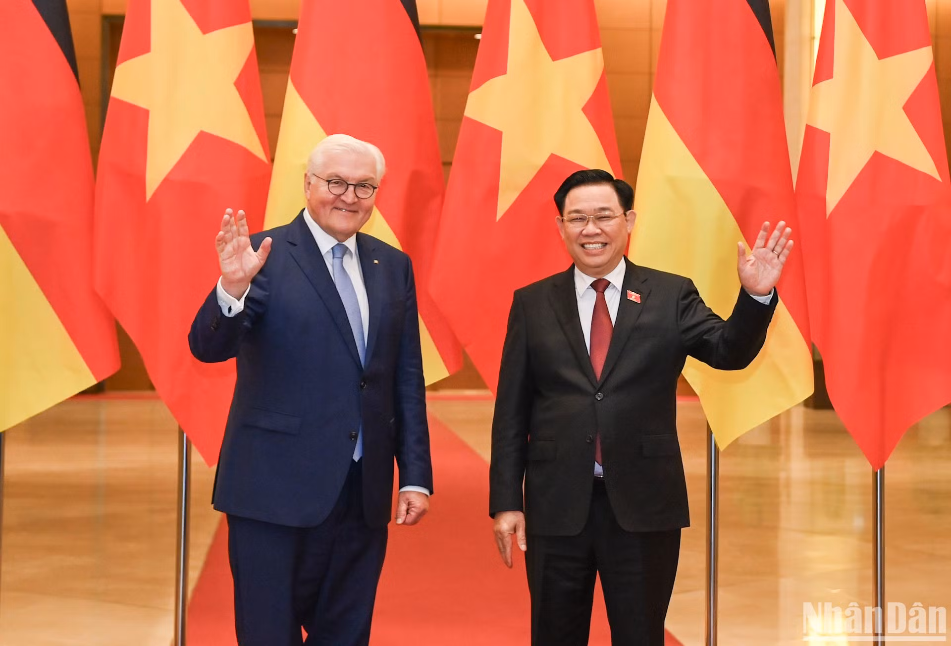 Chủ tịch Quốc hội Vương Đình Huệ và Tổng thống Cộng hòa Liên bang Đức Frank-Walter Steinmeier. Chủ tịch Quốc hội Vương Đình Huệ và Tổng thống Cộng hòa Liên bang Đức Frank-Walter Steinmeier.