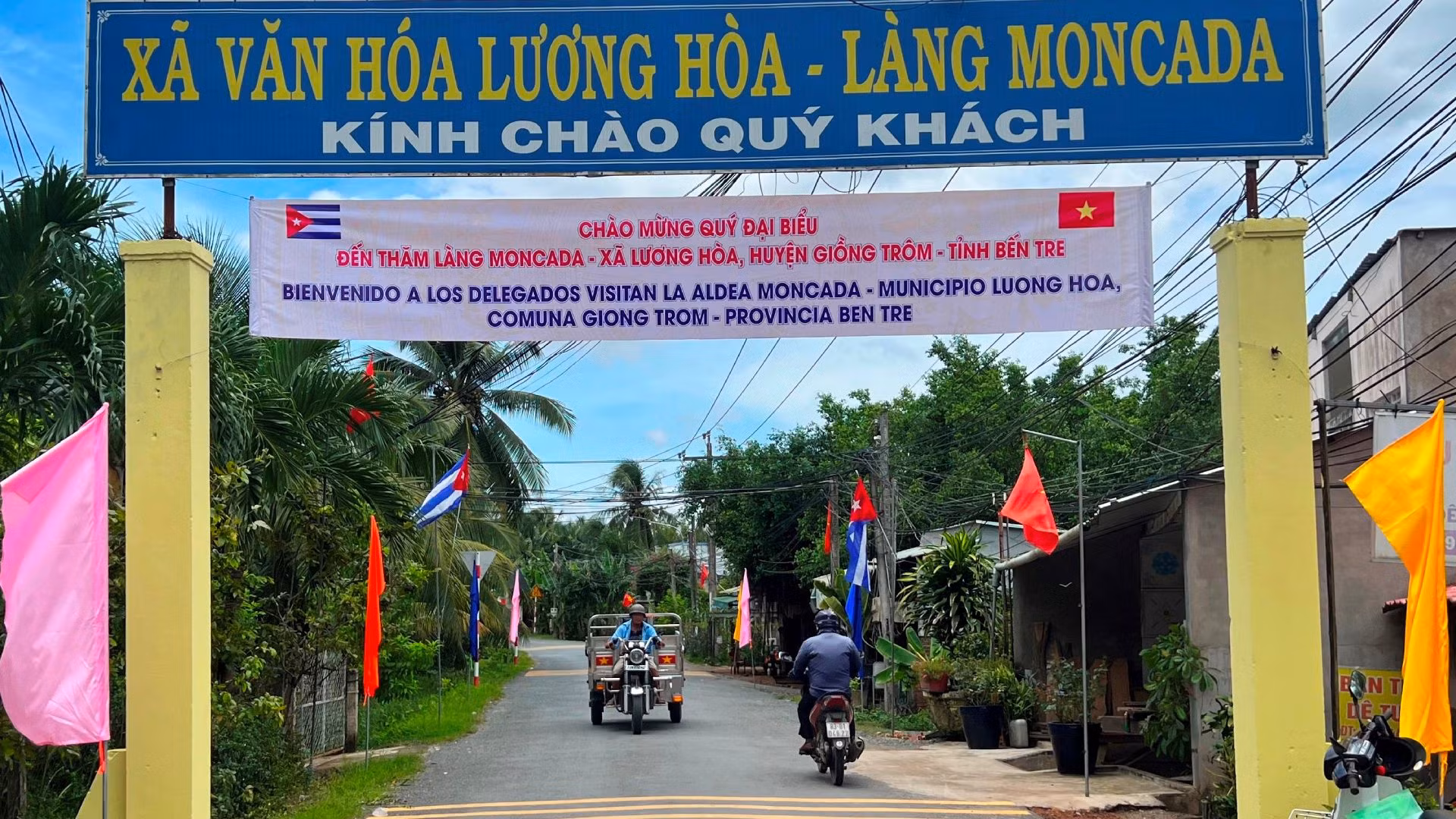 Đường vào làng Moncada - xã Lương Hòa (huyện Giồng Trôm, tỉnh Bến Tre).