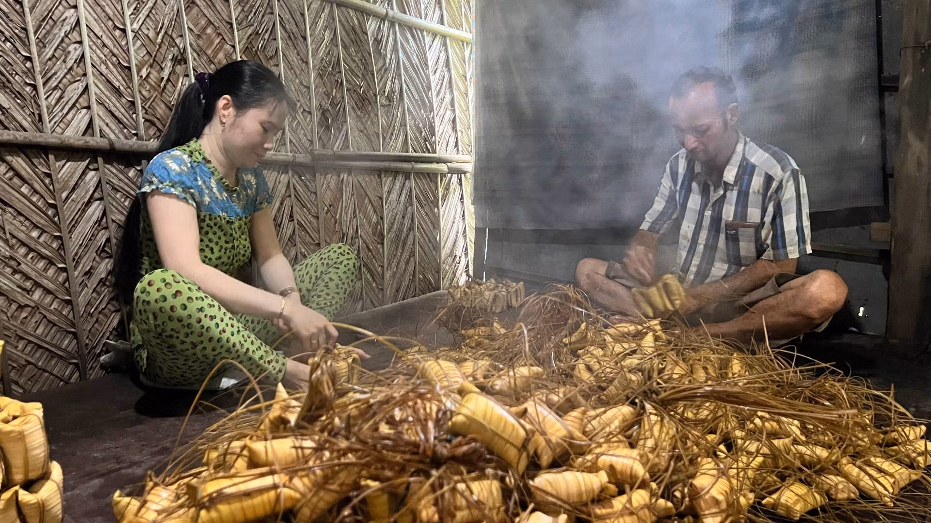 Sản phẩm bánh dừa Giồng Luông được cấp nhãn hiệu và đạt chứng nhận OCOP hạng 3 sao. Sản phẩm bánh dừa Giồng Luông được cấp nhãn hiệu và đạt chứng nhận OCOP hạng 3 sao.