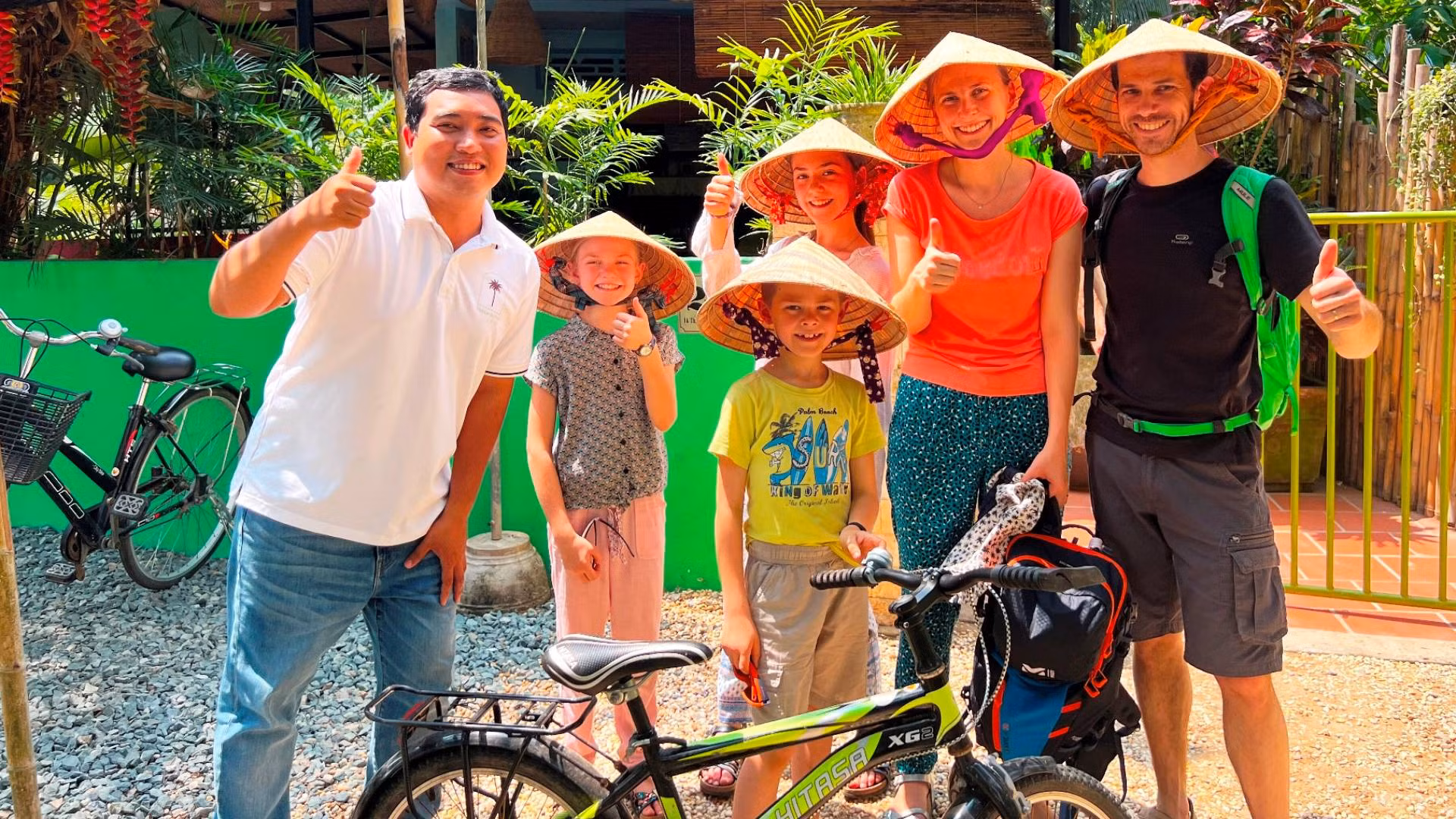 Điểm du lịch Homestay của Thịnh thu hút nhiều khách du lịch nước ngoài đến tham quan, nghỉ dưỡng.