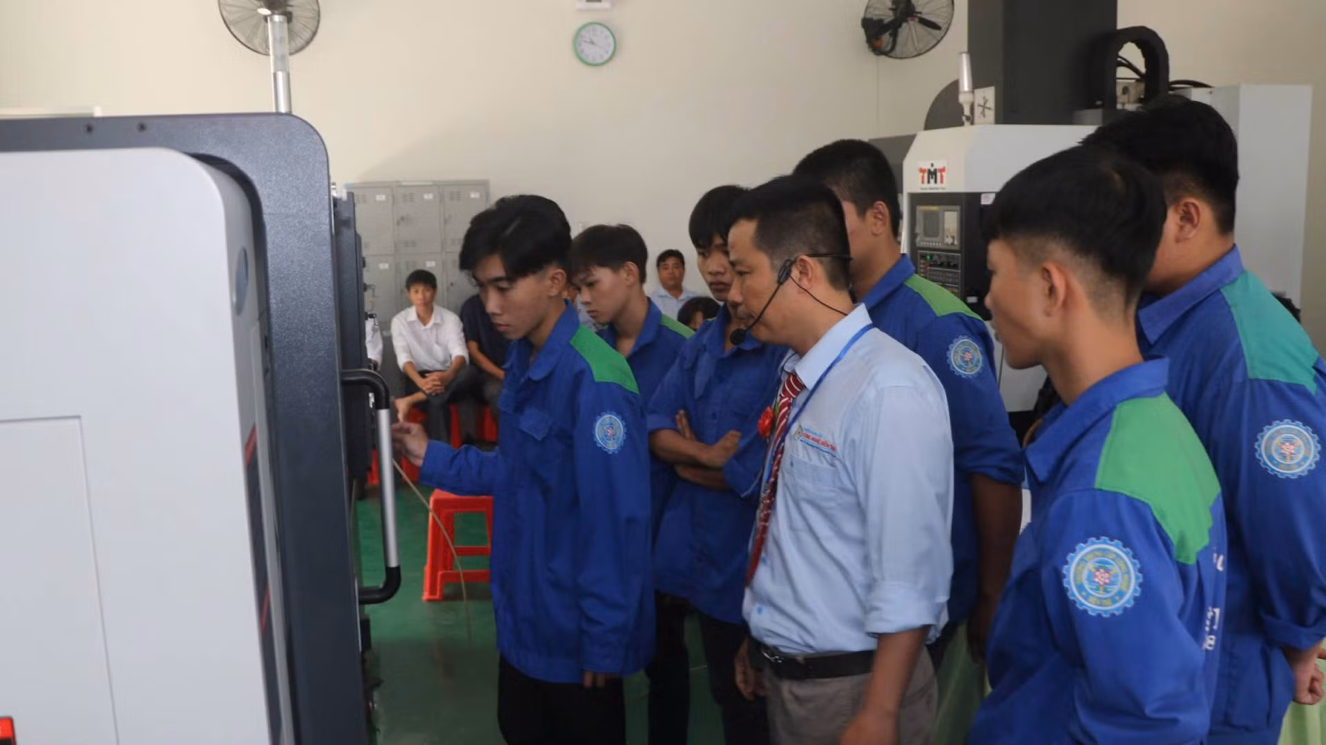 Đào tạo nghề cắt gọt kim loại tại Trường Trung cấp nghề Bến Tre. (Ảnh: HOÀNG TRUNG)