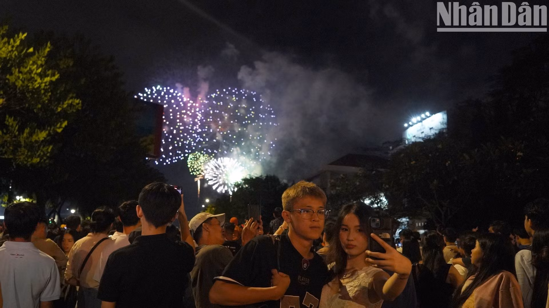 Không khí chào đón năm mới 2025 tại Thành phố Hồ Chí Minh diễn ra trong tiết trời mát mẻ. Dịp này thành phố tổ chức nhiều chương trình nghệ thuật chào năm mới tại khu vực trung tâm thành phố cũng như các địa điểm vui chơi, tham quan. Không khí chào đón năm mới 2025 tại Thành phố Hồ Chí Minh diễn ra trong tiết trời mát mẻ. Dịp này thành phố tổ chức nhiều chương trình nghệ thuật chào năm mới tại khu vực trung tâm thành phố cũng như các địa điểm vui chơi, tham quan.