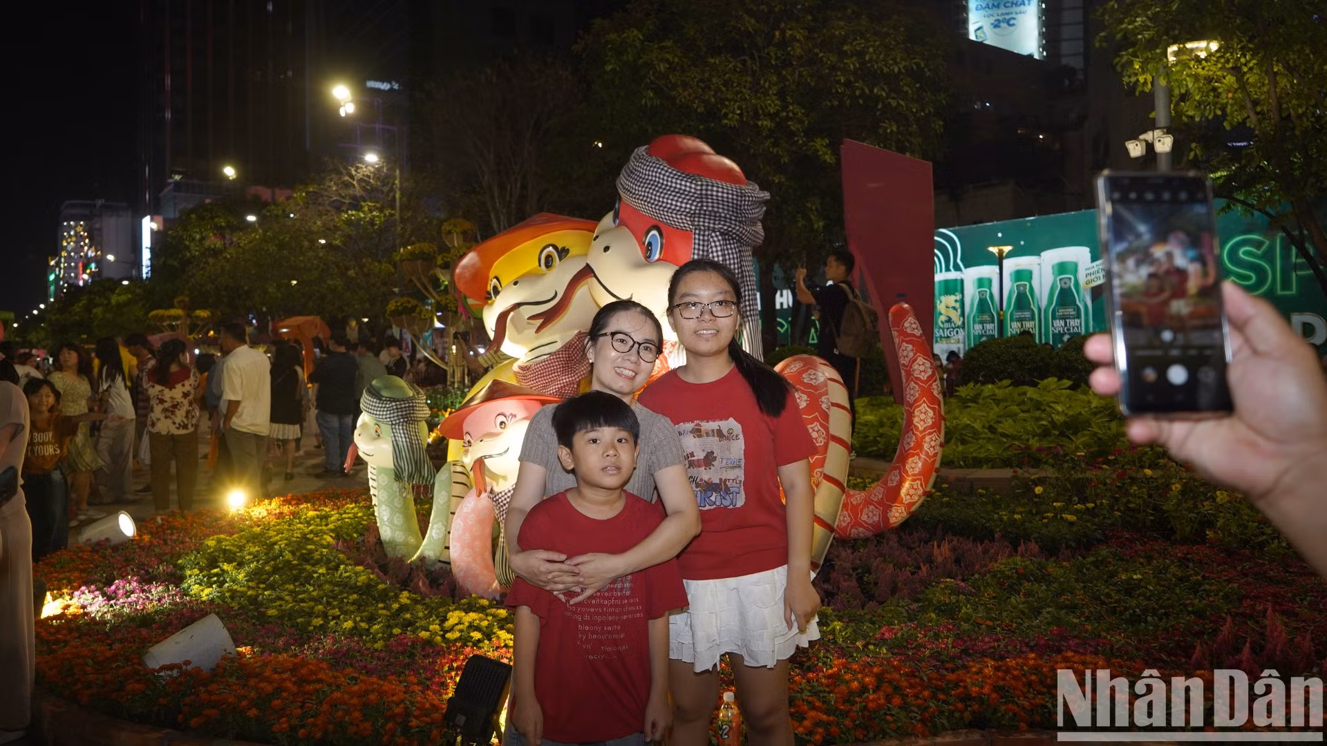 Gia đình cùng vui bên những linh rắn đáng yêu.