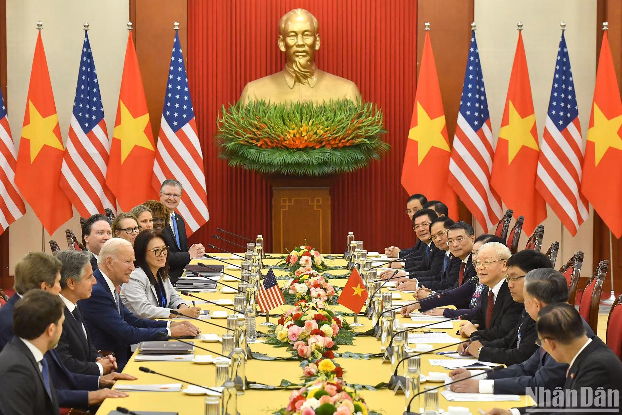 Tổng Bí thư Nguyễn Phú Trọng hội đàm với Tổng thống Hoa Kỳ Joe Biden. Tổng Bí thư Nguyễn Phú Trọng hội đàm với Tổng thống Hoa Kỳ Joe Biden.