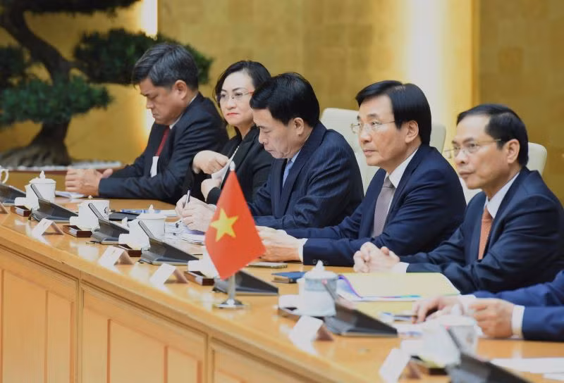 Các thành viên của Chính phủ Việt Nam tham dự buổi hội kiến.