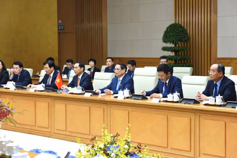 Thủ tướng Phạm Minh Chính và các thành viên Chính phủ Việt Nam hội kiến với Tổng thống Mông Cổ Ukhnaagiin Khurelsukh.