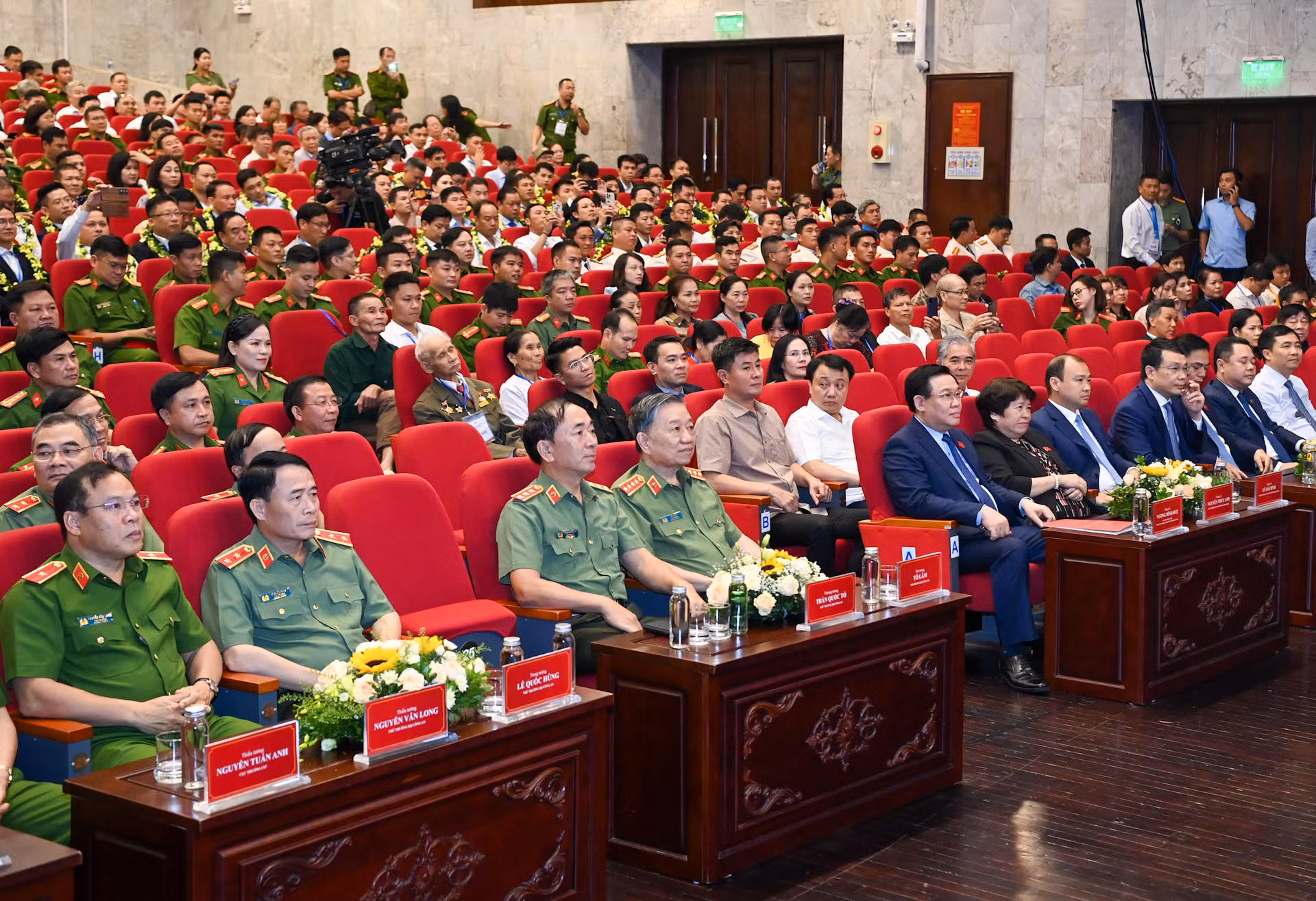 Chủ tịch Quốc hội Vương Đình Huệ, Bộ trưởng Công an Tô Lâm và các đại biểu dự lễ phát động.