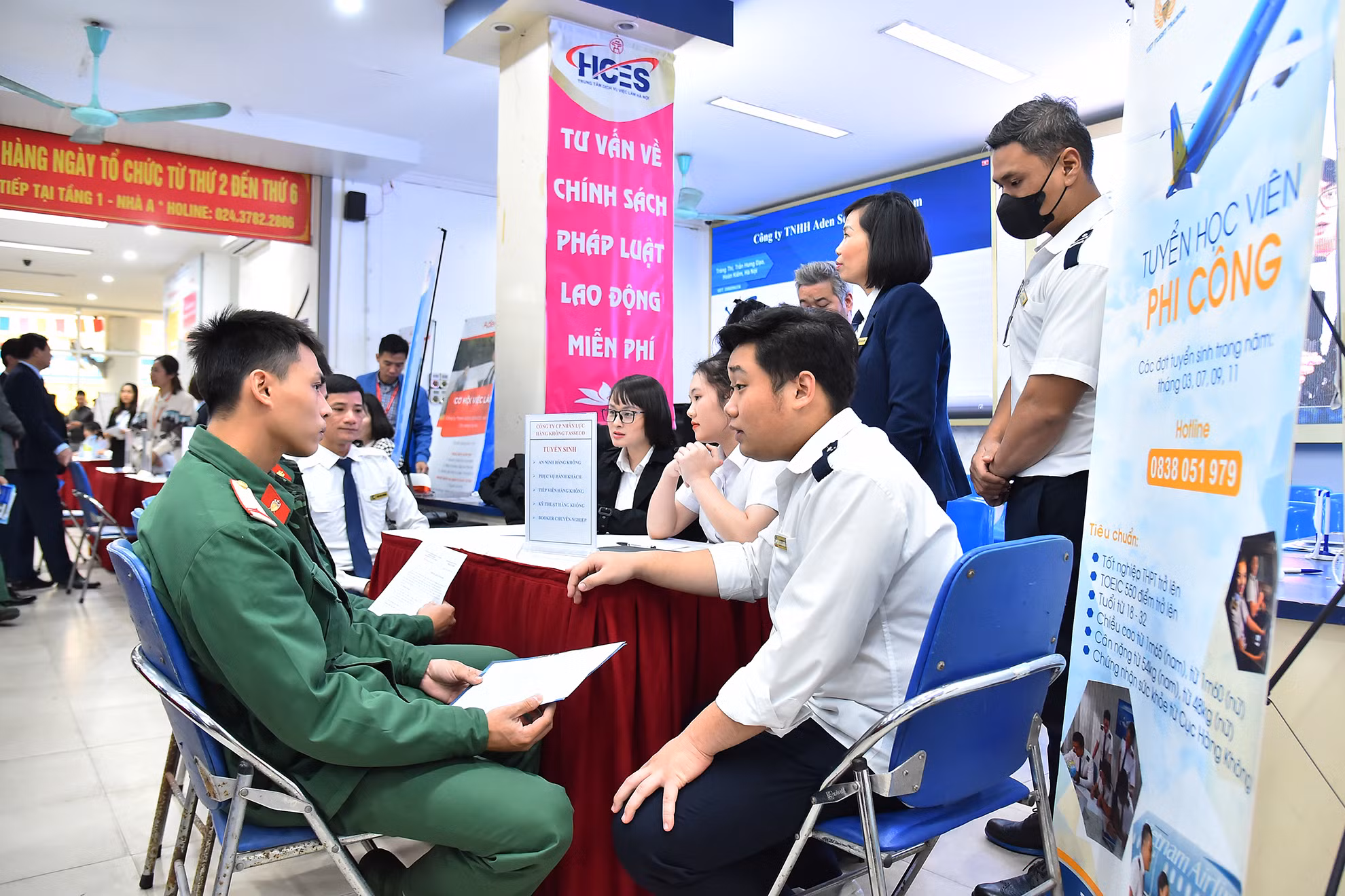 Tại phiên giao dịch, các chiến sĩ sẽ có cơ hội trực tiếp phỏng vấn, tìm hiểu thông tin việc từ chính các doanh nghiệp, đơn vị có nhu cầu tuyển dụng. Tại phiên giao dịch, các chiến sĩ sẽ có cơ hội trực tiếp phỏng vấn, tìm hiểu thông tin việc từ chính các doanh nghiệp, đơn vị có nhu cầu tuyển dụng.