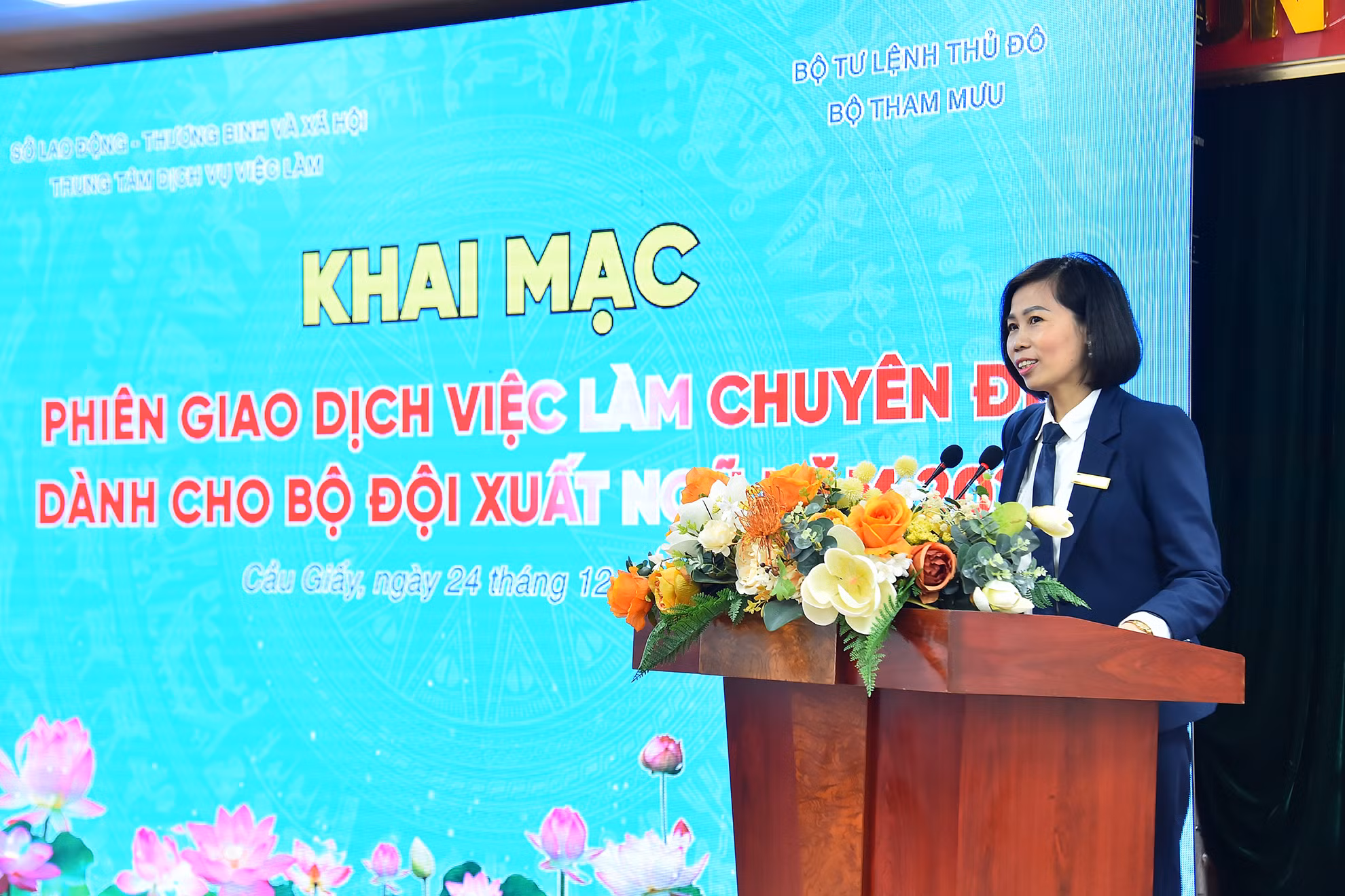 Đại diện các đơn vị, doanh nghiệp có nhu cầu tuyển dụng phát biểu ý kiến tại phiên giao dịch. Đại diện các đơn vị, doanh nghiệp có nhu cầu tuyển dụng phát biểu ý kiến tại phiên giao dịch.