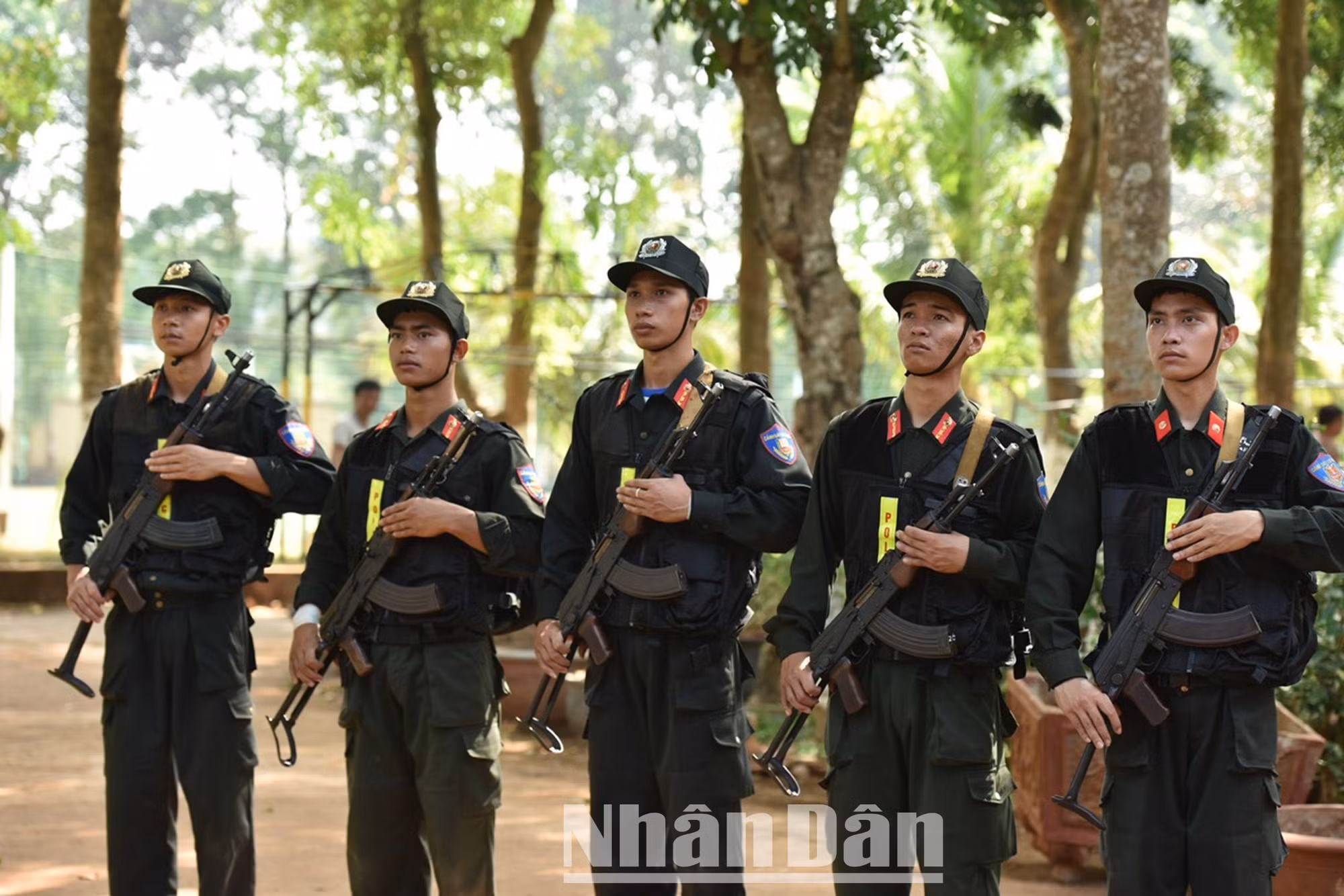Là địa bàn chiến lược về kinh tế và quốc phòng-an ninh nên lực lượng cảnh sát cơ động, Công an tỉnh Đắk Lắk luôn trong tư thế sẵn sàng nhận nhiệm vụ lên đường chiến đấu, bảo vệ cuộc sống bình yên cho nhân dân.
