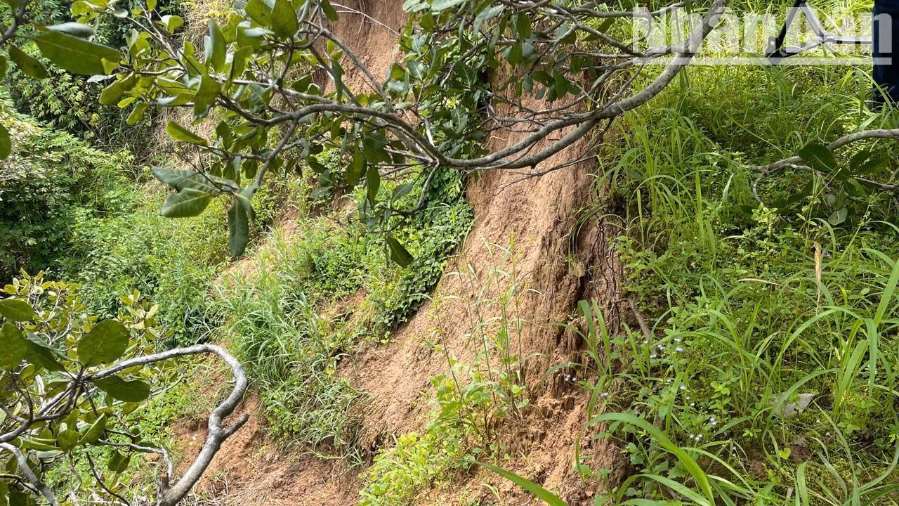 Tình trạng sạt lở ngày càng ăn sâu vào khu vực Di chỉ khảo cổ học Thác Hai.