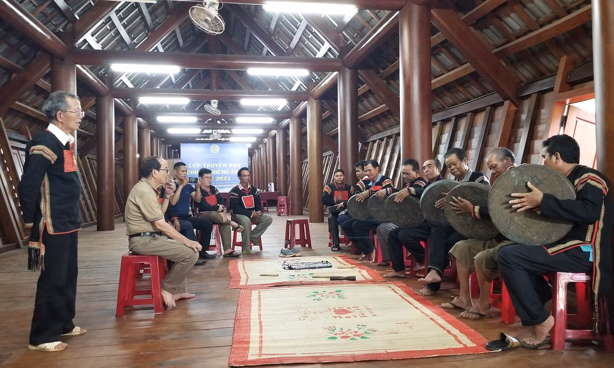 Cồng chiêng Tây Nguyên được bảo tồn gắn với phát triển du lịch.