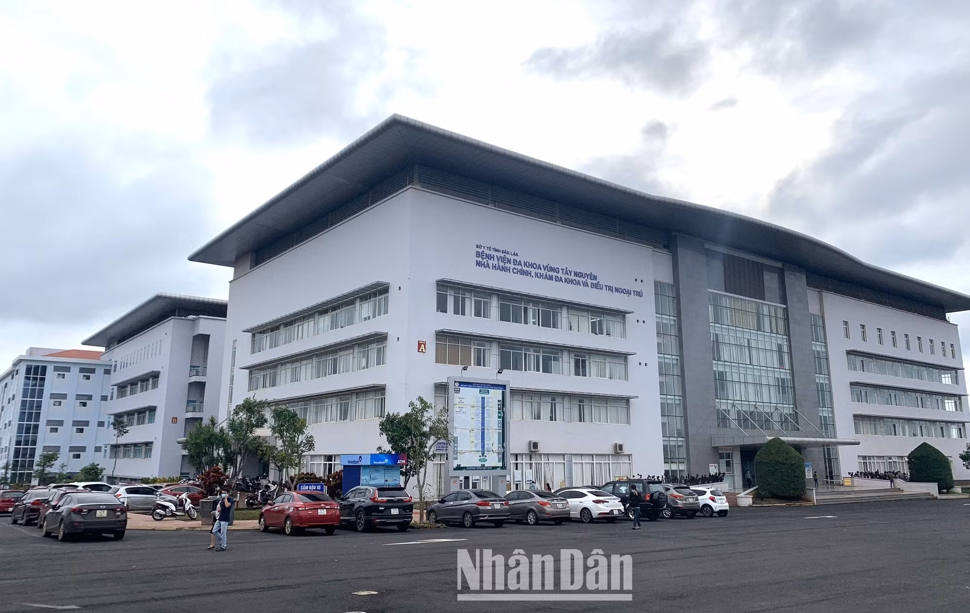 Cùng phát triển kinh tế, Đắk Lắk sẽ đầu tư phát triển các lĩnh vực xã hội, nhất là ngành giáo dục, y tế trở thành trung tâm của vùng Tây Nguyên. Cùng phát triển kinh tế, Đắk Lắk sẽ đầu tư phát triển các lĩnh vực xã hội, nhất là ngành giáo dục, y tế trở thành trung tâm của vùng Tây Nguyên.