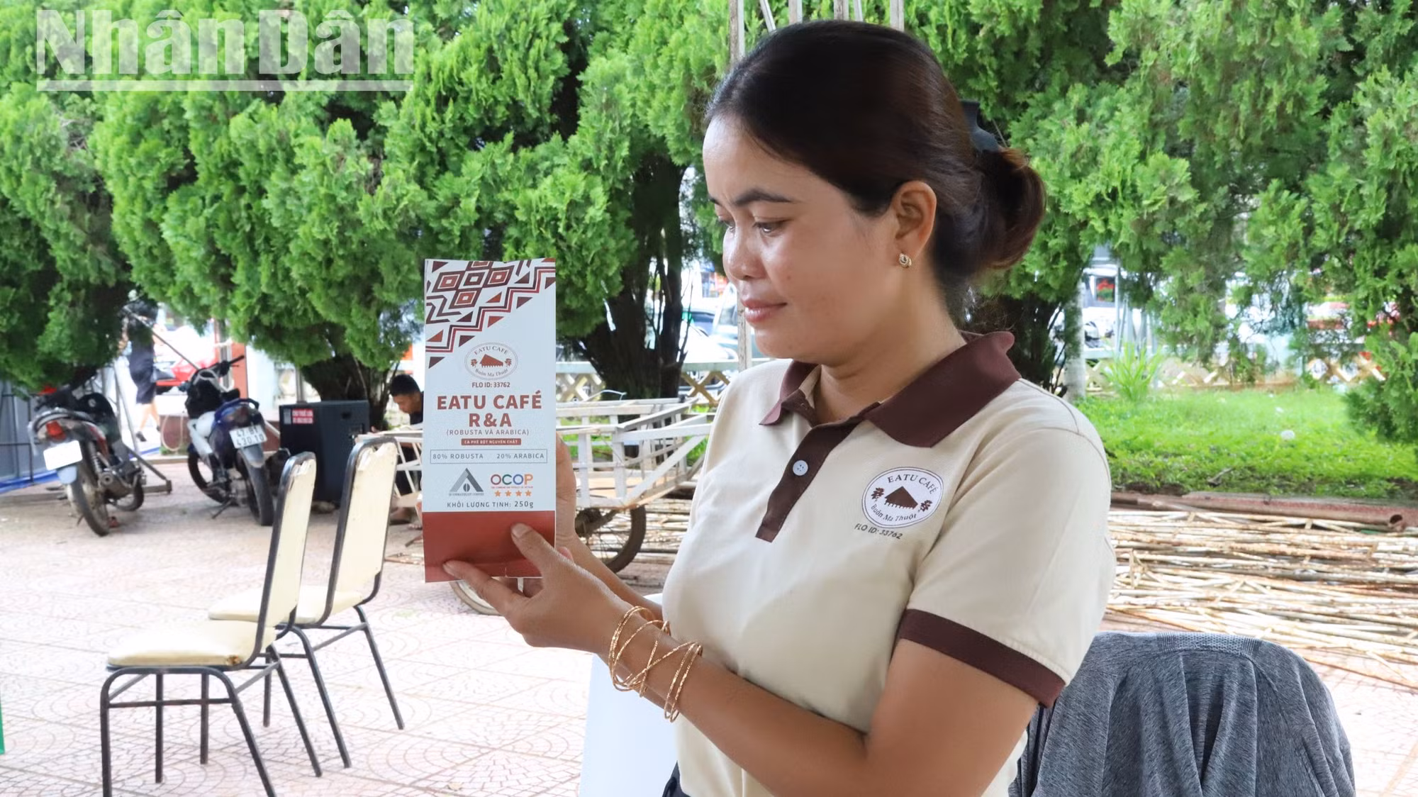 Sản phẩm Ea Tu Cafê R&A của Hợp tác xã nông nghiệp dịch vụ Công Bằng EaTu, thành phố Buôn Ma Thuột được công nhận sản phẩm OCOP 4 sao. Sản phẩm Ea Tu Cafê R&A của Hợp tác xã nông nghiệp dịch vụ Công Bằng EaTu, thành phố Buôn Ma Thuột được công nhận sản phẩm OCOP 4 sao.