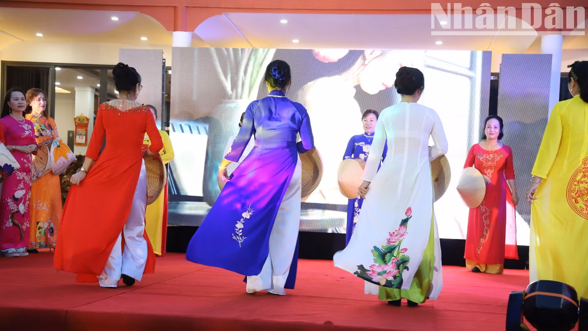 Nhiều hội viên tuy lớn tuổi nhưng vẫn yêu thích trình diễn áo dài góp phần lan tỏa rộng rãi giá trị tích cực, nét đẹp văn hóa truyền thống của tà áo dài Việt Nam.