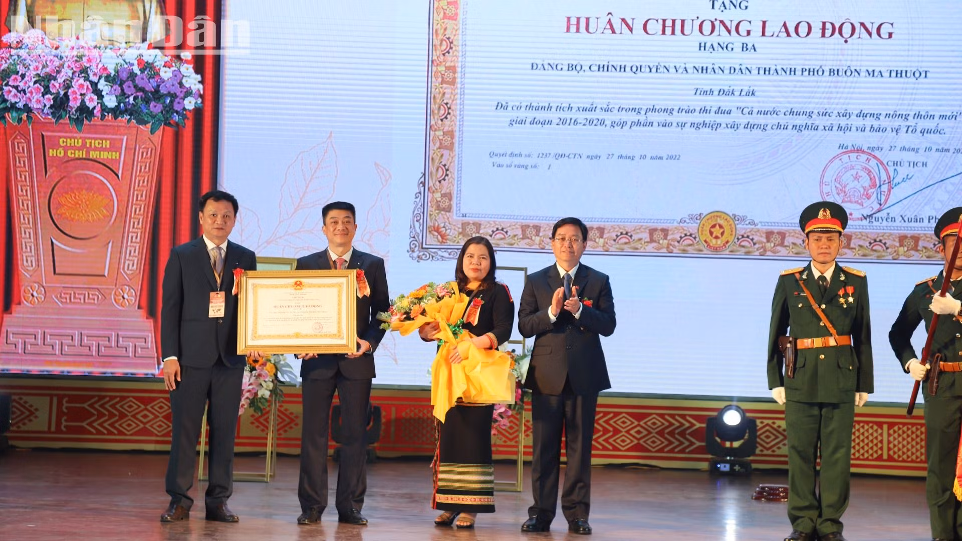 Năm 2022, thành phố Buôn Ma Thuột được Chủ tịch nước tặng Huân chương Lao động hạng Ba vì có thành tích xuất sắc trong phong trào "Cả nước chung sức xây dựng nông thôn mới". Năm 2022, thành phố Buôn Ma Thuột được Chủ tịch nước tặng Huân chương Lao động hạng Ba vì có thành tích xuất sắc trong phong trào "Cả nước chung sức xây dựng nông thôn mới".