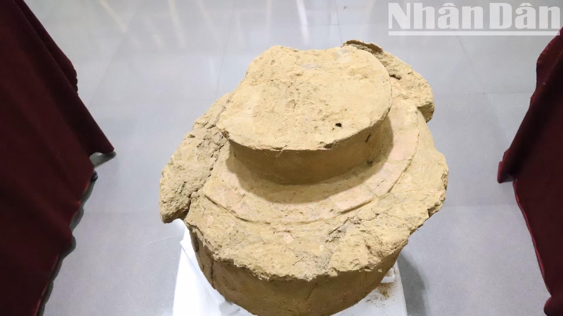 Một bình gốm thu được trong lần khai quật lần thứ ba tại Di chỉ khảo cổ học Thác Hai.