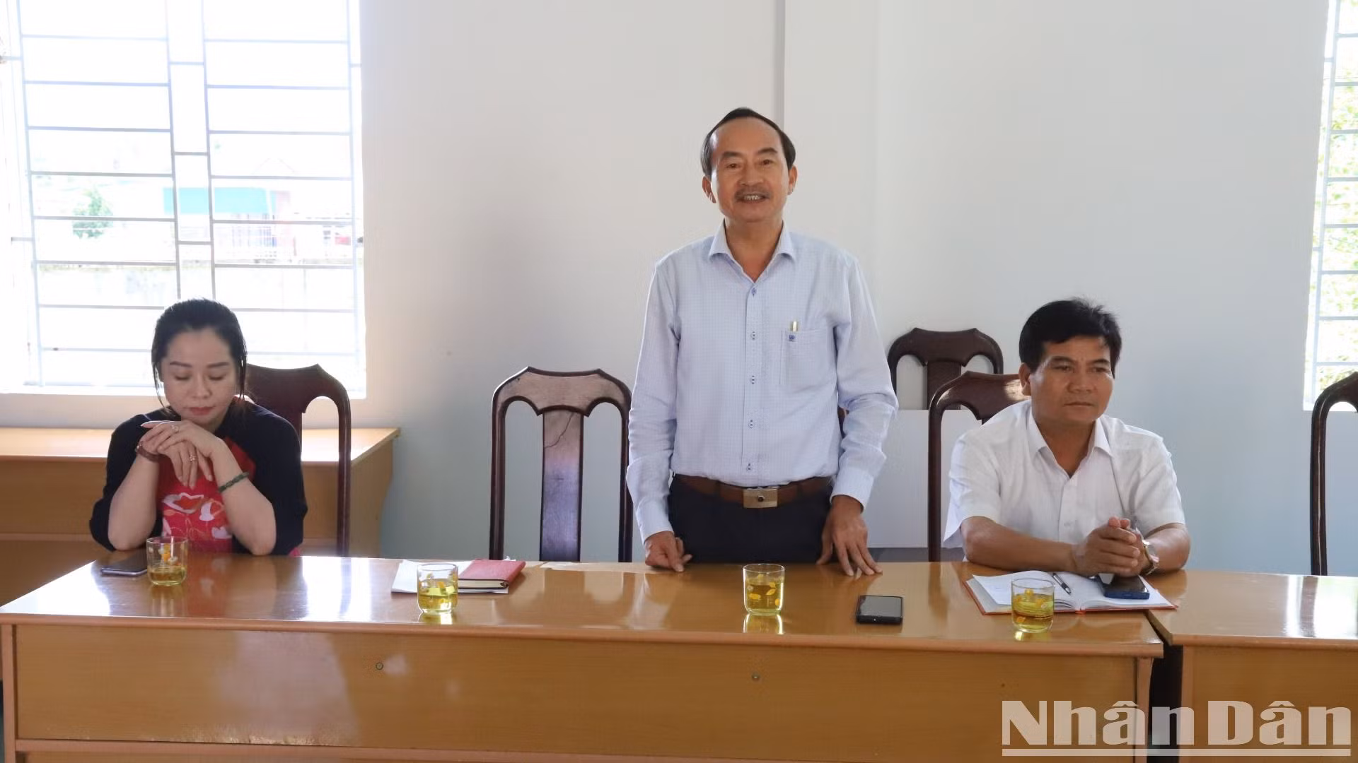 Đồng chí Nguyễn Ngọc Bình, Phó Bí thư Thường trực Huyện ủy M'Drắk, phát biểu tại buổi lễ trao tặng. Đồng chí Nguyễn Ngọc Bình, Phó Bí thư Thường trực Huyện ủy M'Drắk, phát biểu tại buổi lễ trao tặng.