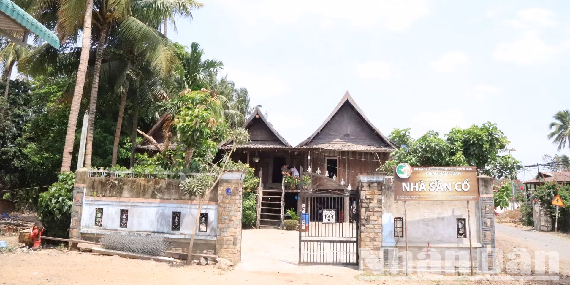 Ngôi nhà sàn cổ của ông Y Thu Knul, người được mệnh danh là ông tổ nghề săn voi và là người đã có công khai phá, mở đất, lập ra vùng Buôn Đôn.