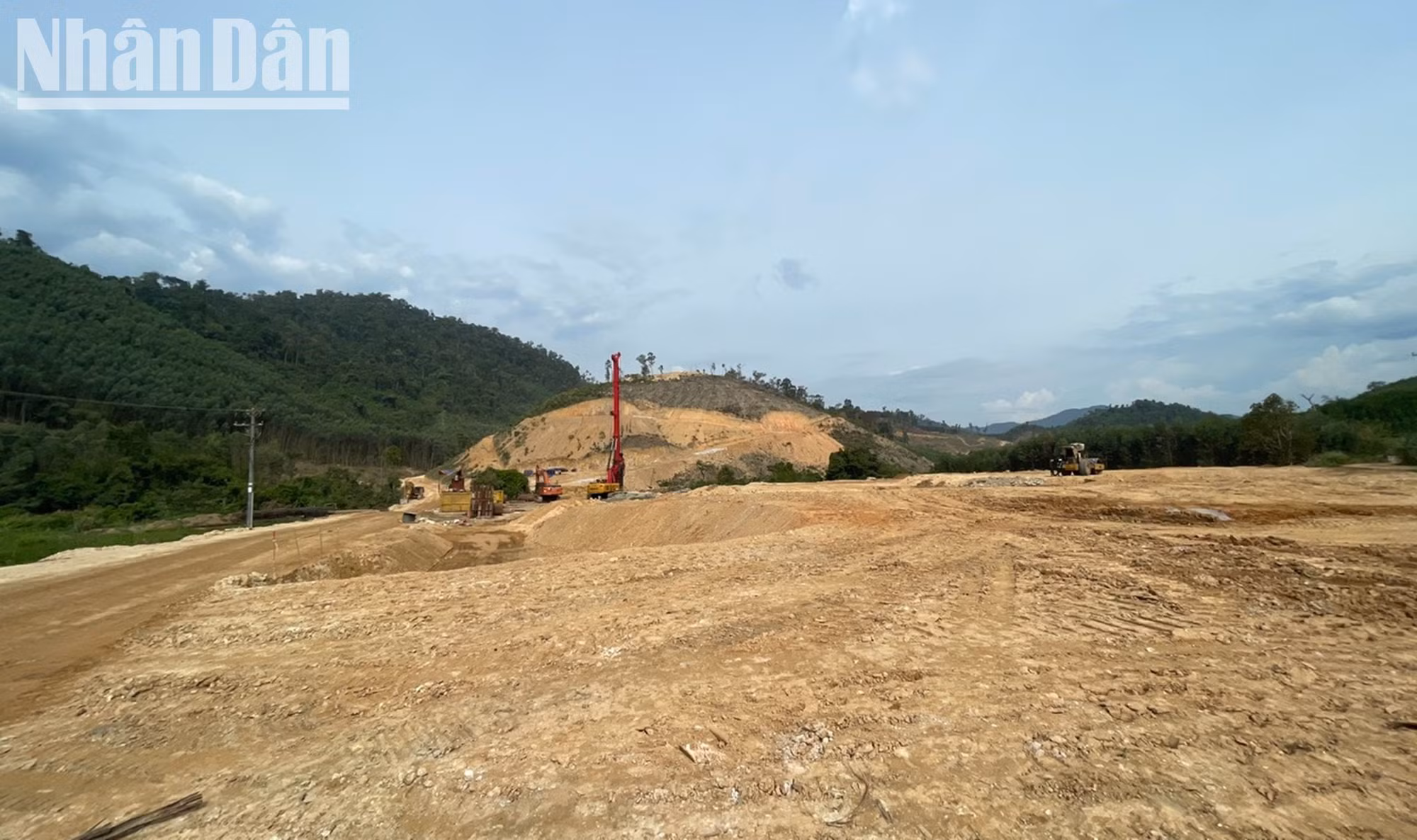 Đến nay, mặt bằng gói thầu XL01 được bàn giao cho nhà thầu thi công là 10,7/11km, đạt 97%.