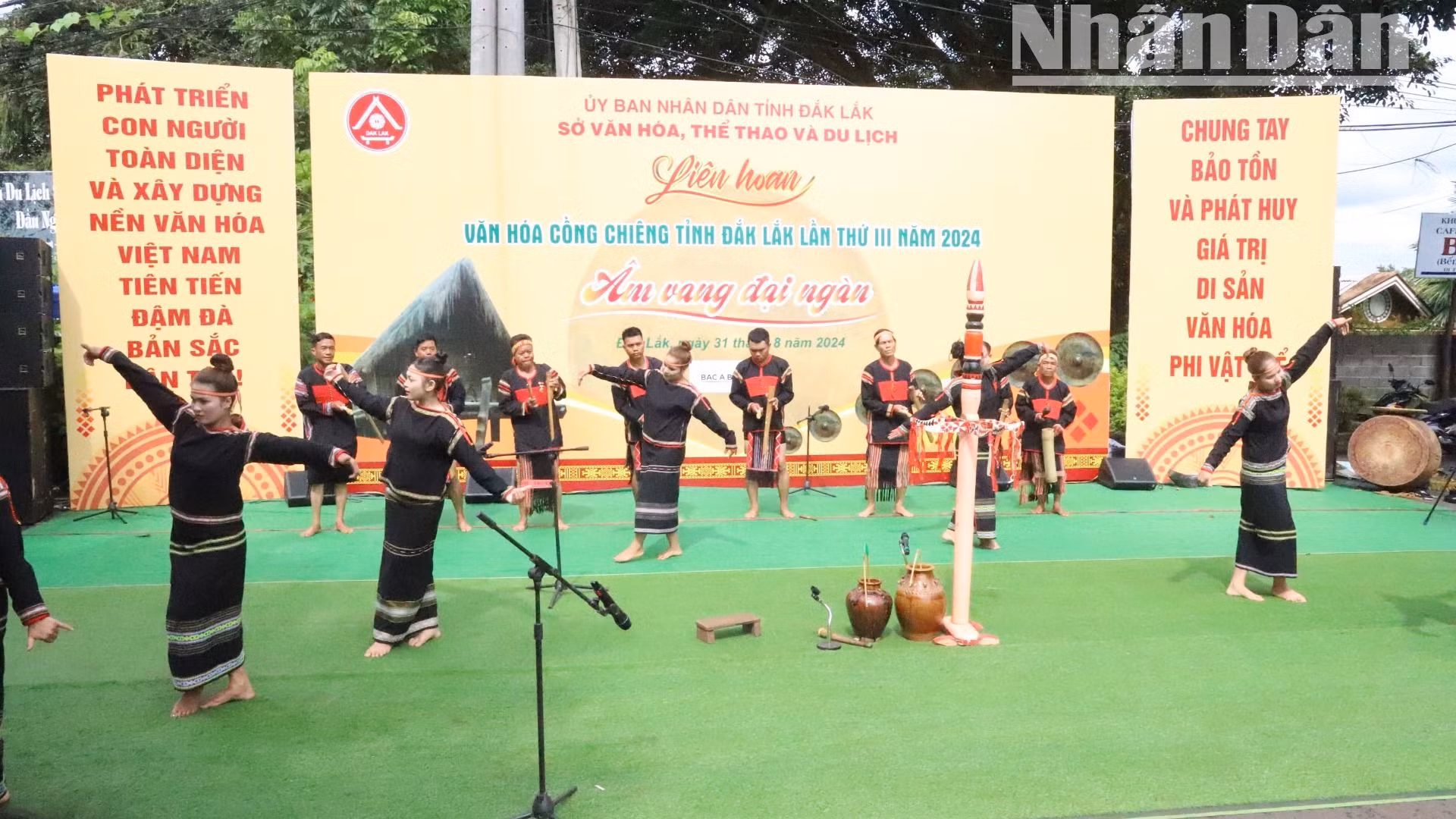 Văn hóa cồng chiêng luôn hấp dẫn và thu hút du khách đến với Đắk Lắk.