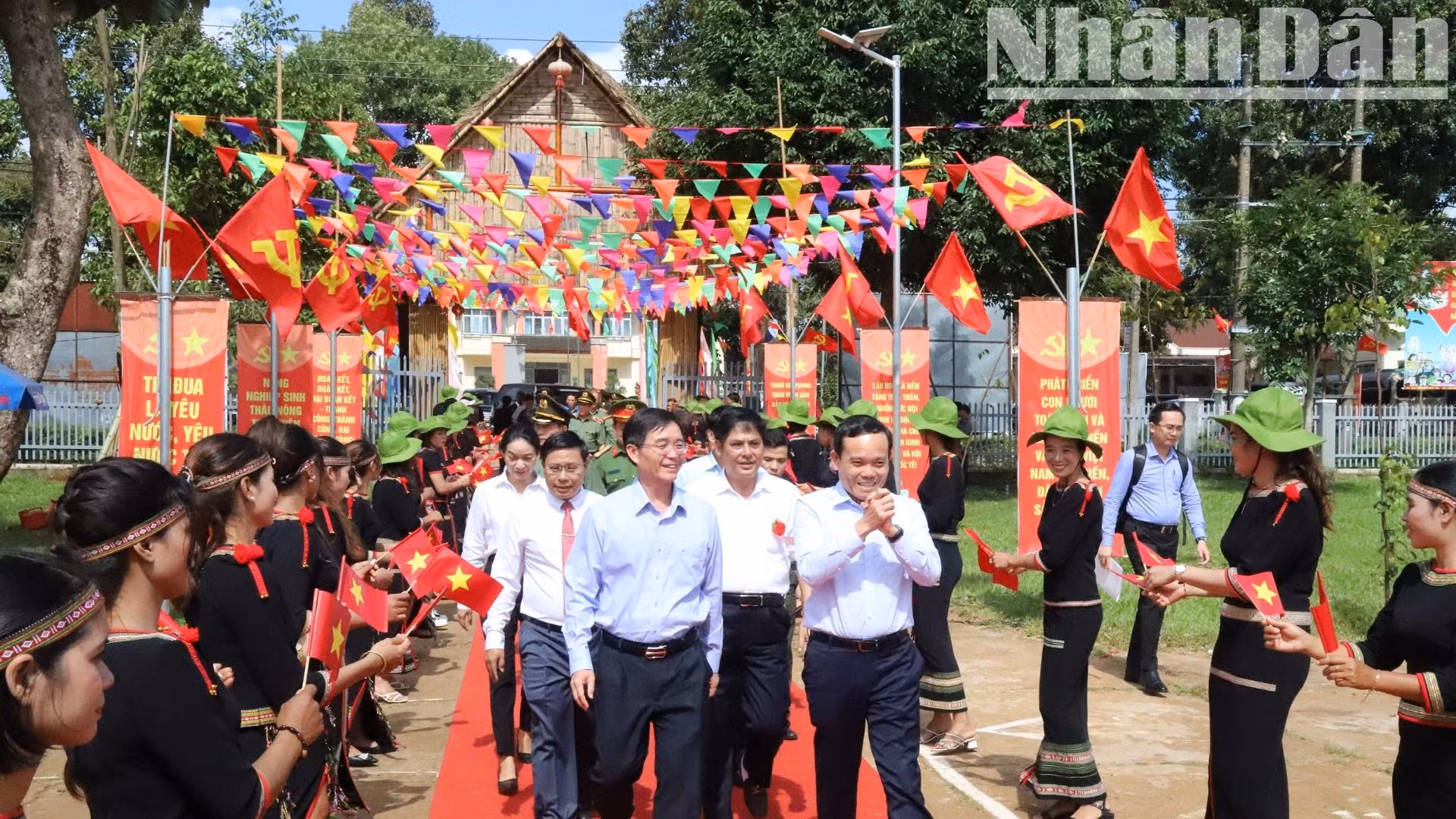 Năm 2023, Phó Thủ tướng Trần Lưu Quang và các đồng chí lãnh đạo tỉnh Đắk Lắk về dự Ngày hội đại đoàn kết toàn dân tại xã Ea Tul, huyện Cư M'gar. Năm 2023, Phó Thủ tướng Trần Lưu Quang và các đồng chí lãnh đạo tỉnh Đắk Lắk về dự Ngày hội đại đoàn kết toàn dân tại xã Ea Tul, huyện Cư M'gar.