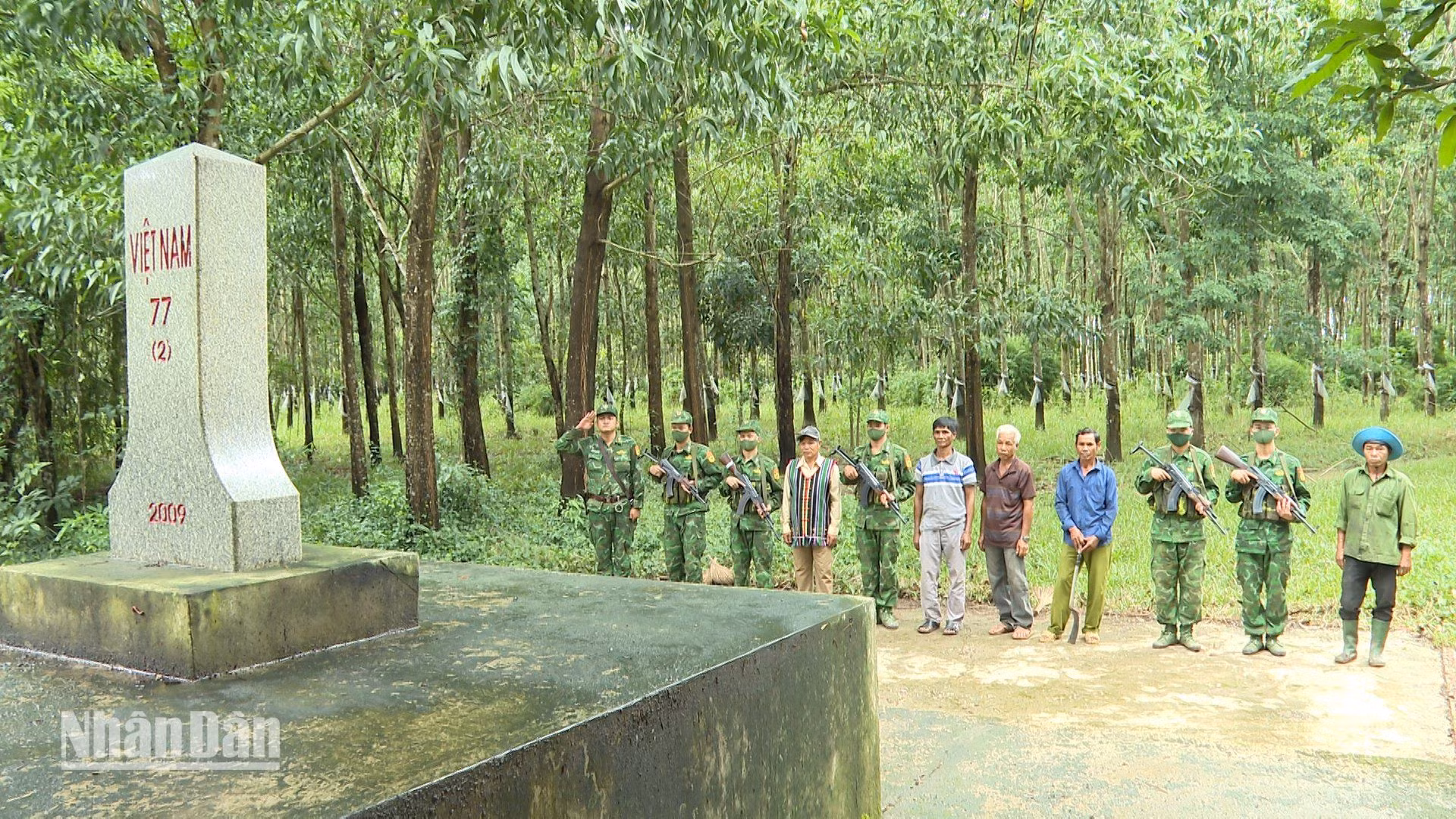 Bộ đội Biên phòng tỉnh Bình Phước phối hợp cùng nhân dân bảo vệ biên giới, cột mốc. Bộ đội Biên phòng tỉnh Bình Phước phối hợp cùng nhân dân bảo vệ biên giới, cột mốc.